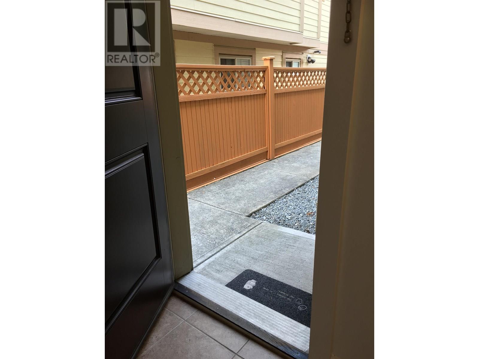 Garden 5973 Woodsworth Street, Burnaby, British Columbia  V5G 1S9 - Photo 2 - R3024556
