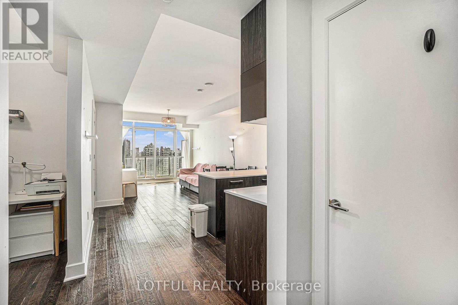 1604 - 255 Bay Street, Ottawa, Ontario  K1R 0C5 - Photo 2 - X12271234