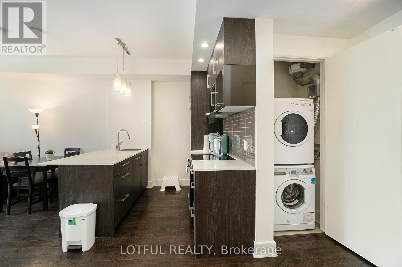 1604 - 255 Bay Street, Ottawa, Ontario  K1R 0C5 - Photo 3 - X12271234