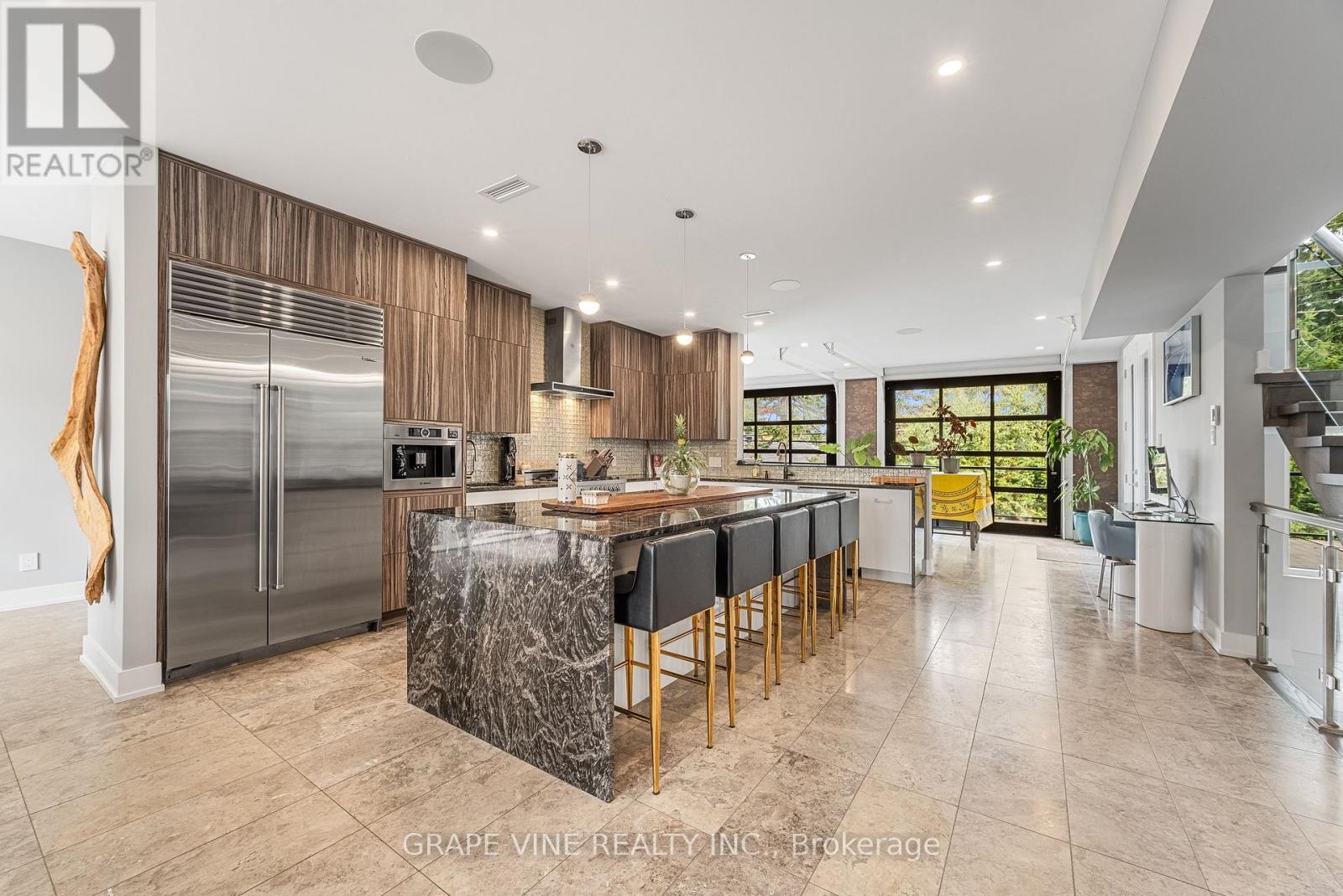 315 Crestview Road, Ottawa, Ontario  K1H 5G4 - Photo 13 - X12271276