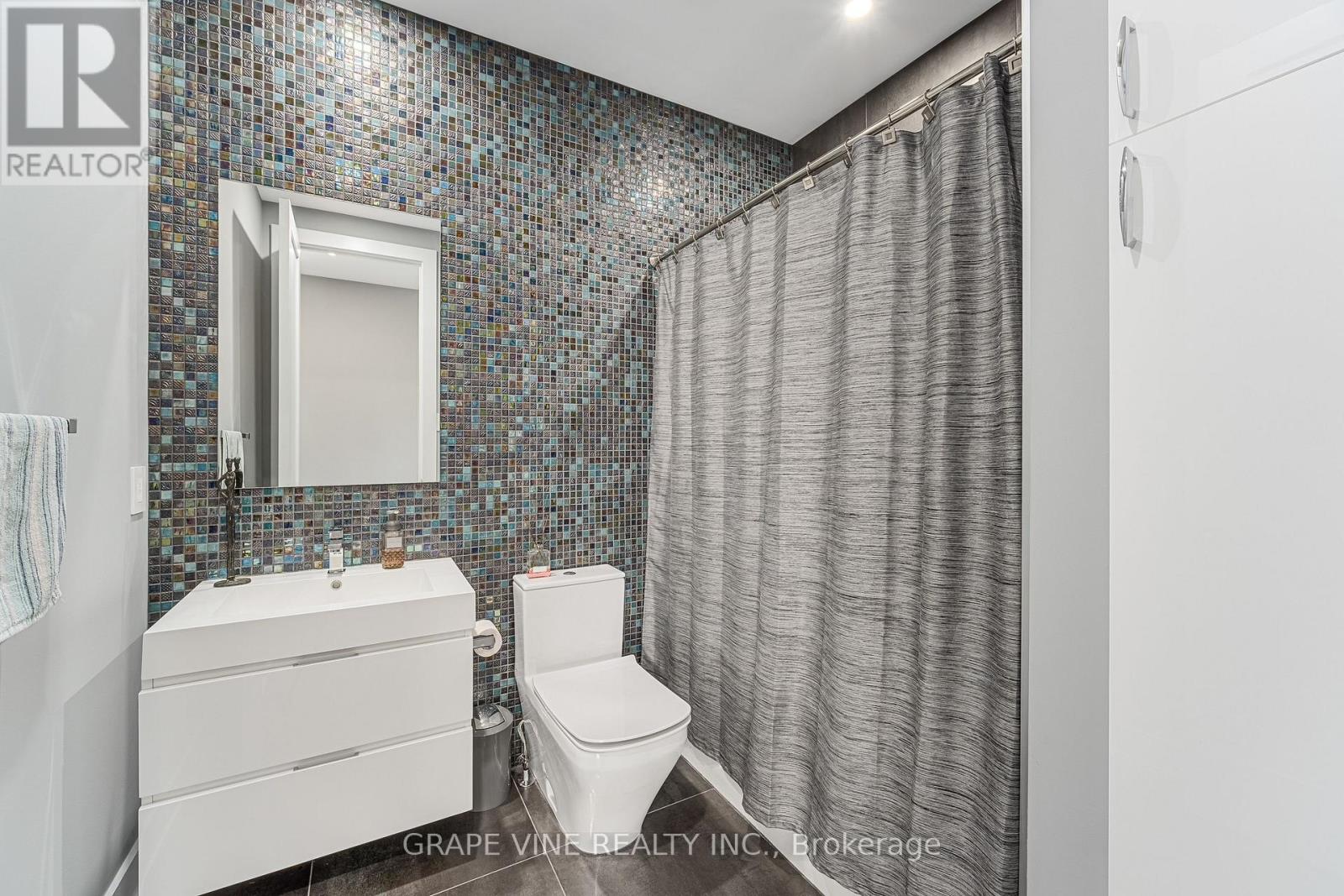 315 Crestview Road, Ottawa, Ontario  K1H 5G4 - Photo 41 - X12271276