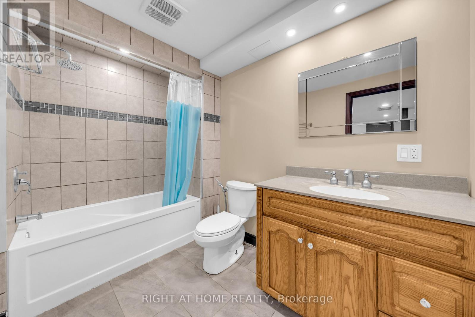 7651 Swan Street, Niagara Falls, Ontario  L2H 2R1 - Photo 23 - X12264417
