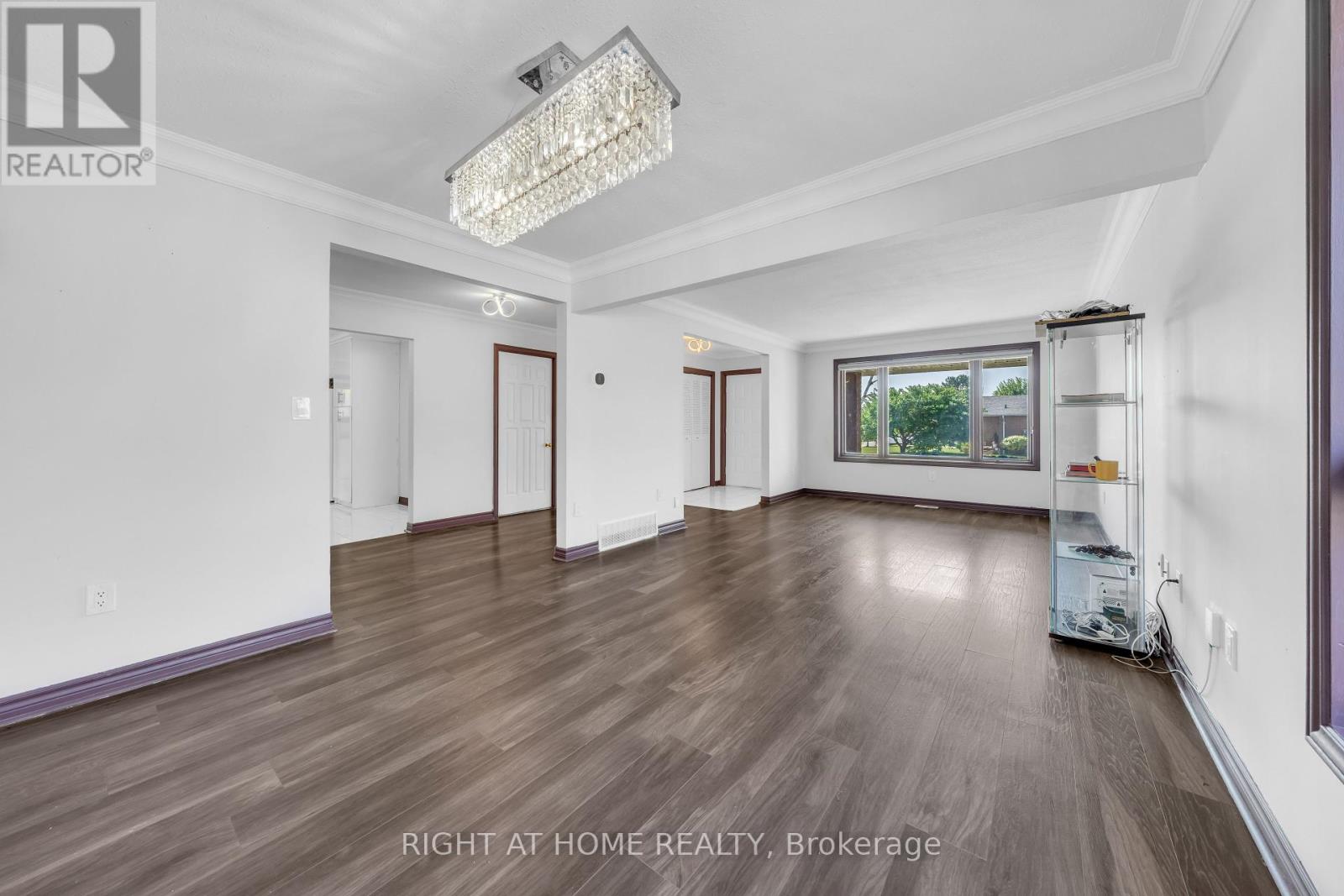 7651 Swan Street, Niagara Falls, Ontario  L2H 2R1 - Photo 3 - X12264417