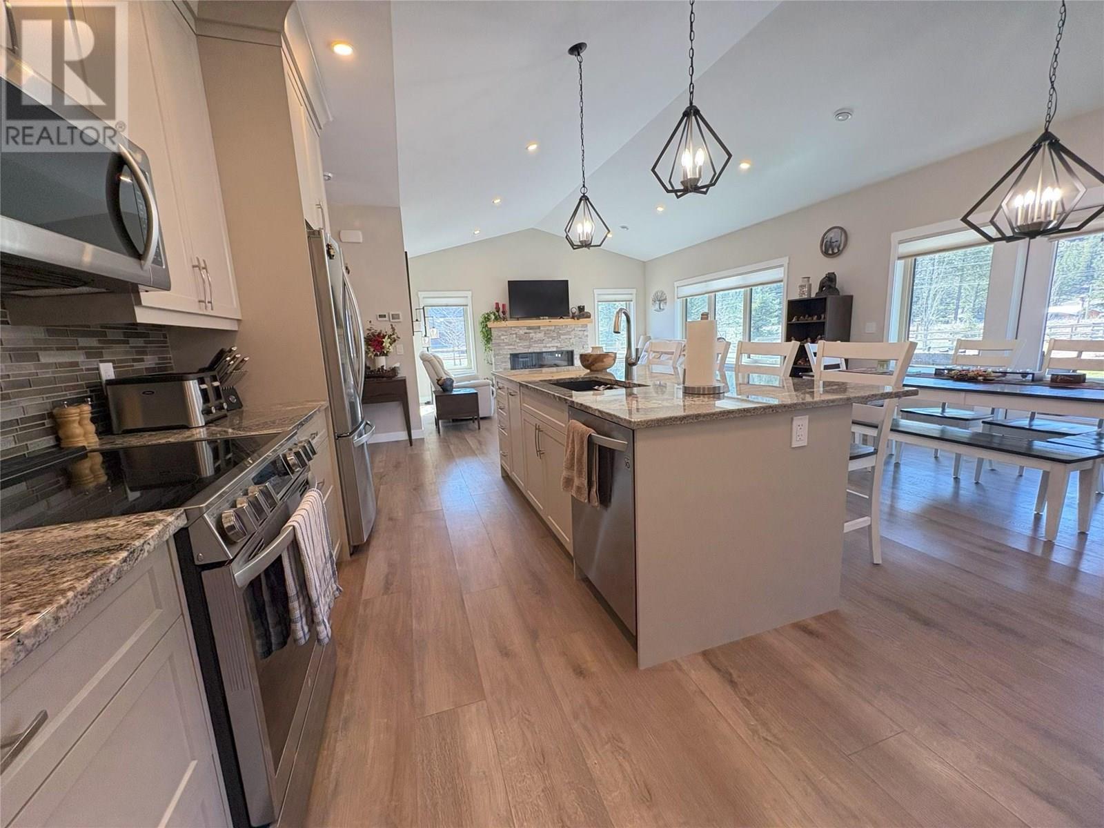 6909 Columbia Ridge Drive, Fairmont Hot Springs, British Columbia  V0B 1L0 - Photo 22 - 10342194