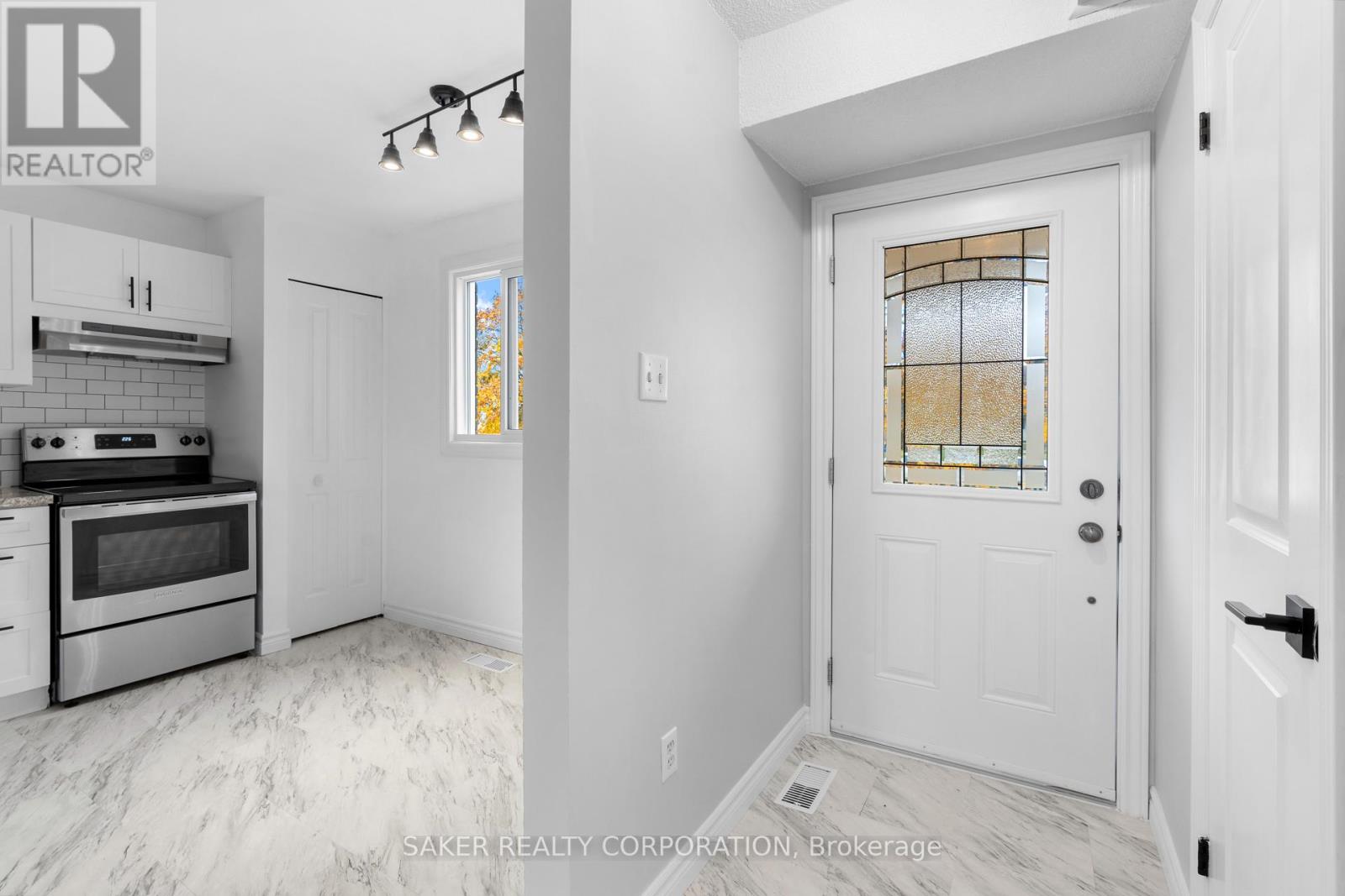 138 Simcoe Street, South Huron, Ontario  N0M 1S1 - Photo 13 - X12271308