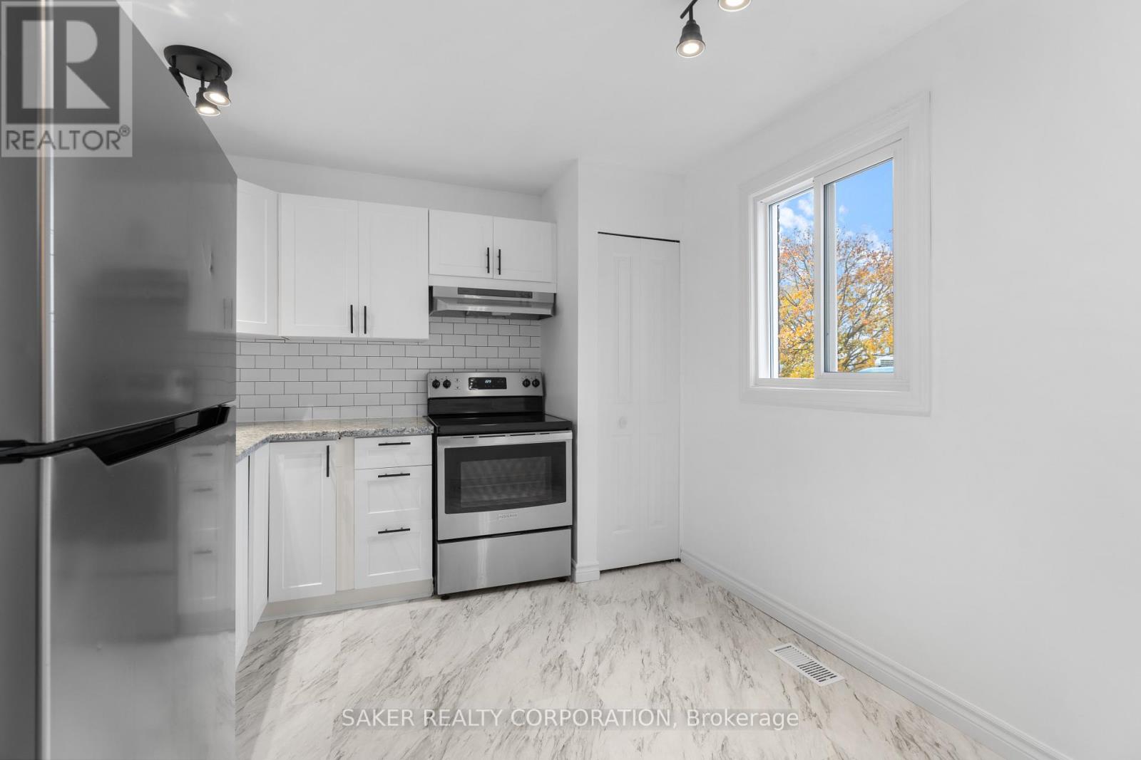 138 Simcoe Street, South Huron, Ontario  N0M 1S1 - Photo 14 - X12271308