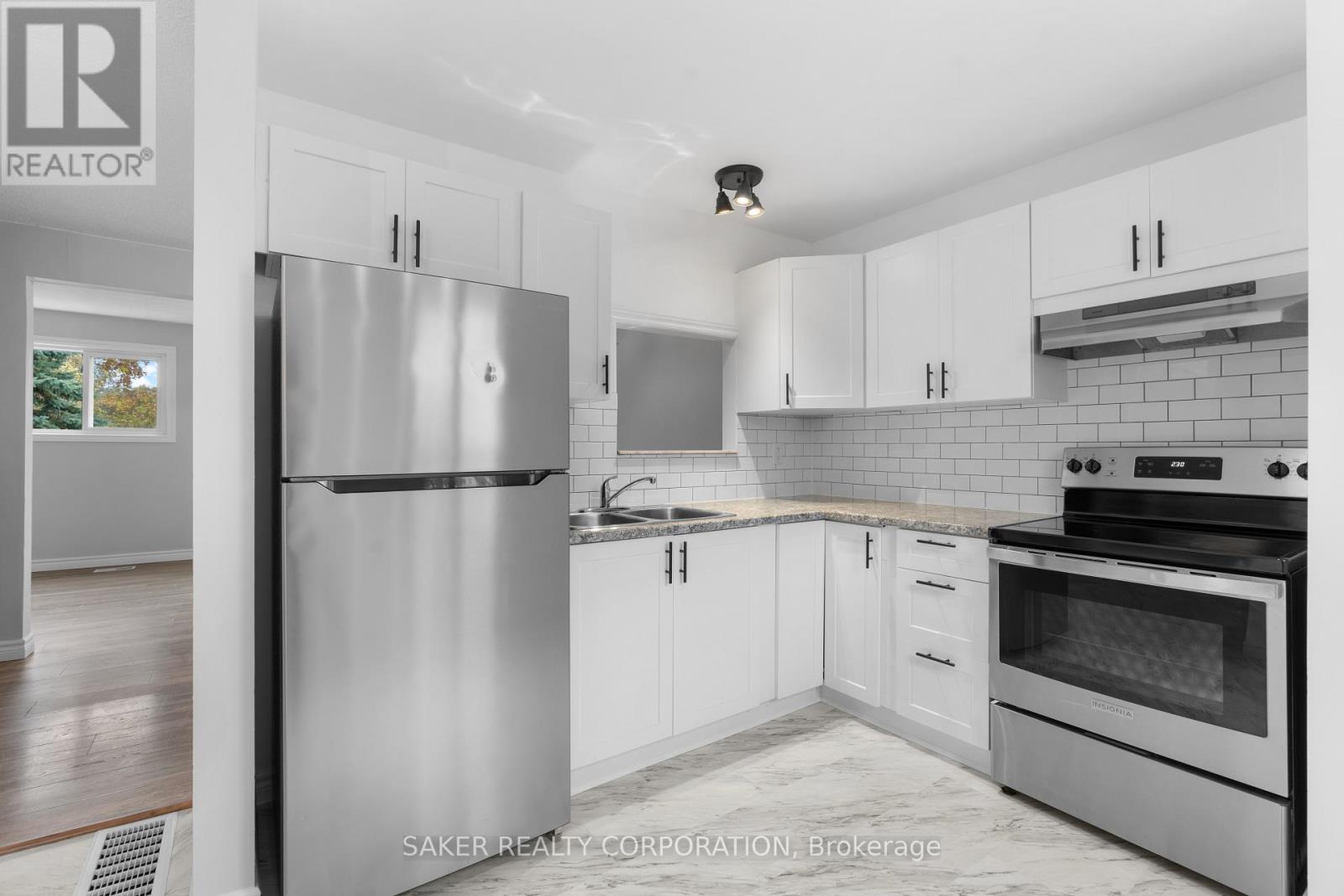 138 Simcoe Street, South Huron, Ontario  N0M 1S1 - Photo 15 - X12271308