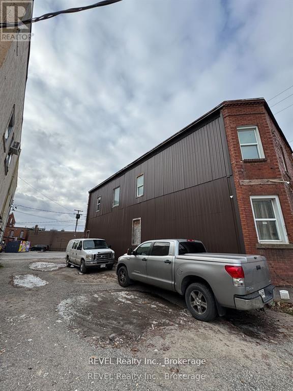 46 Division Street, Welland, Ontario  L3B 3Z6 - Photo 2 - X12271398