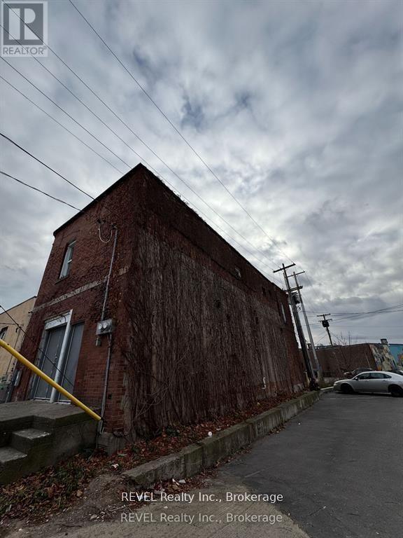 46 Division Street, Welland, Ontario  L3B 3Z6 - Photo 3 - X12271398