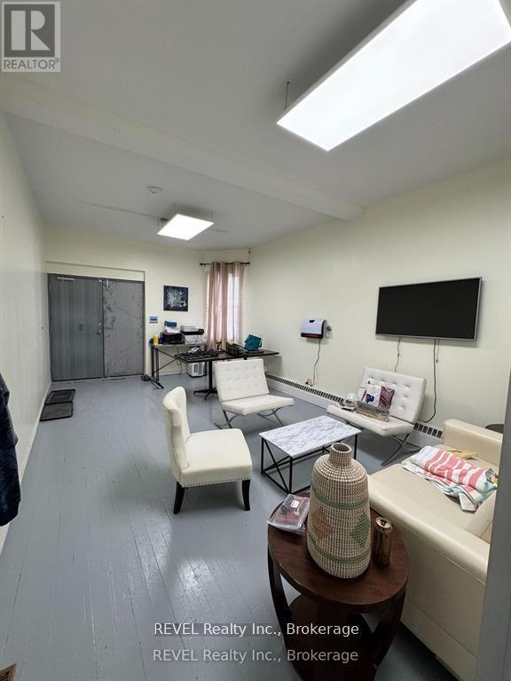 46 Division Street, Welland, Ontario  L3B 3Z6 - Photo 5 - X12271398