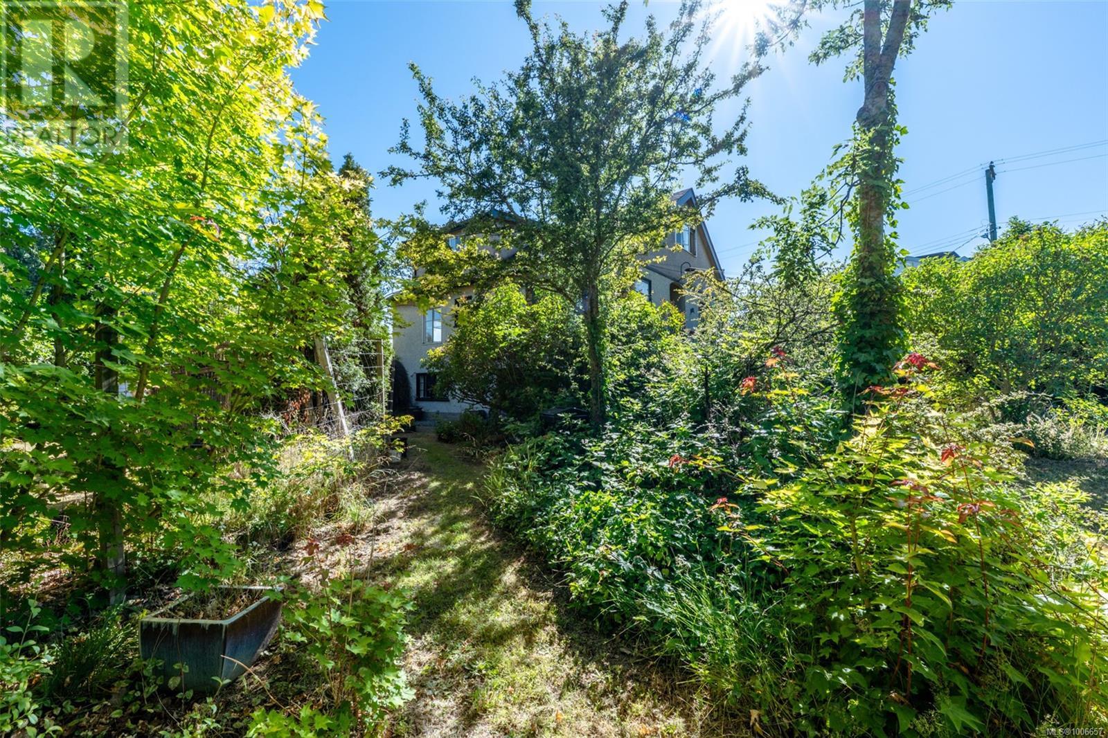 1539 Church Ave, Saanich, British Columbia  V8P 2G9 - Photo 10 - 1006657