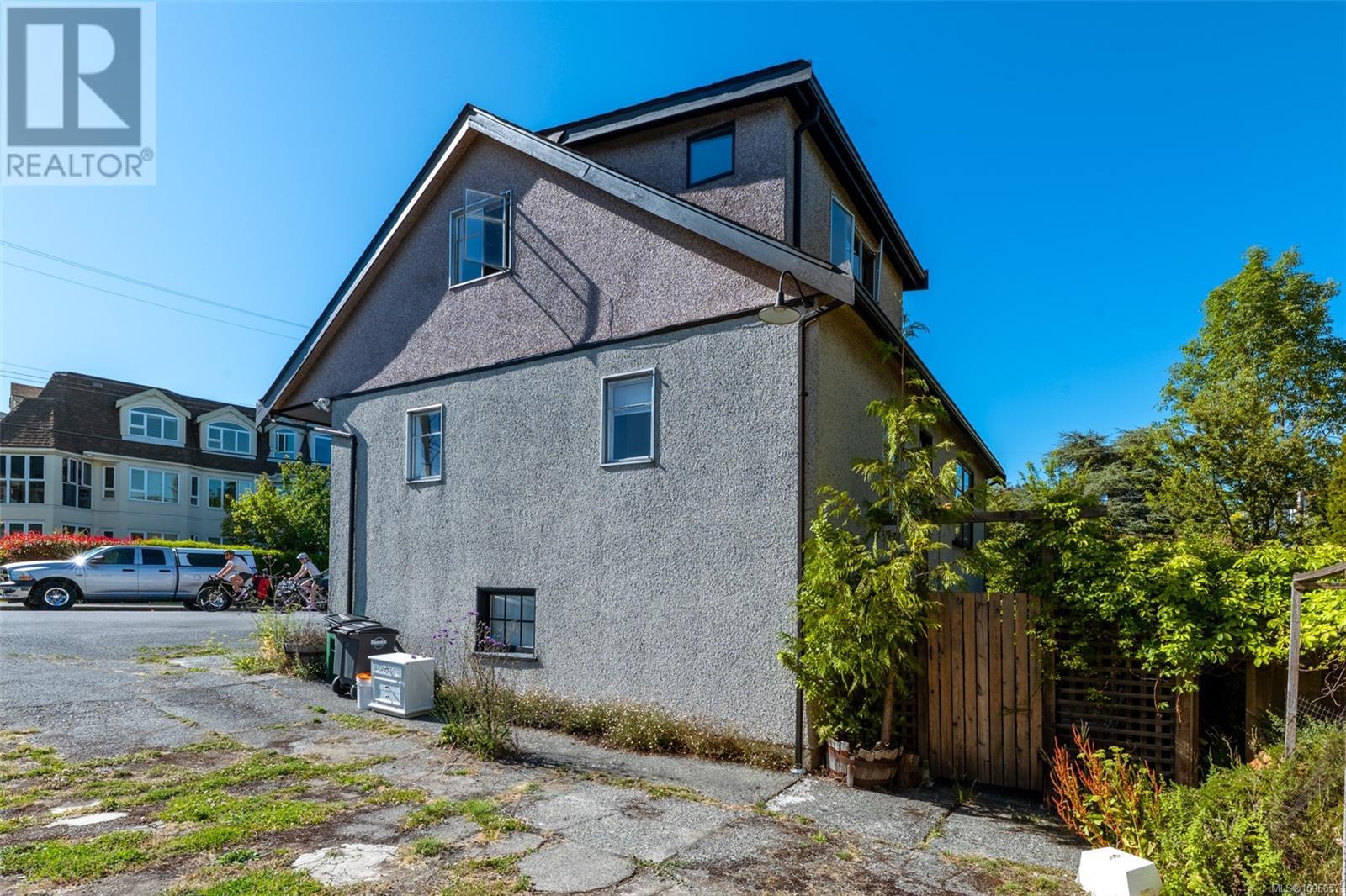 1539 Church Ave, Saanich, British Columbia  V8P 2G9 - Photo 19 - 1006657