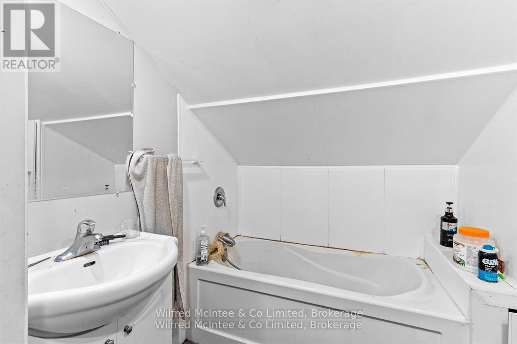 4 Elora Street N, Minto, Ontario  N0G 1Z0 - Photo 39 - X12271293