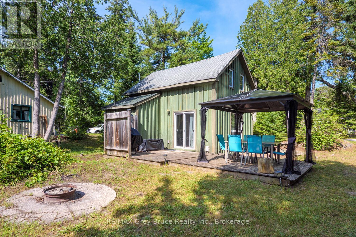 1106 King Edward Avenue, South Bruce Peninsula, Ontario  N0H 2G0 - Photo 36 - X12271382