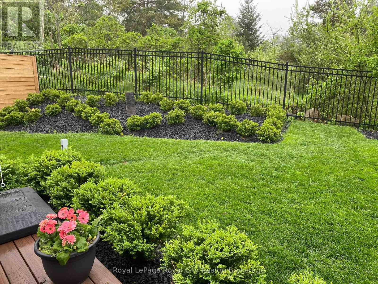 303 Gosling Gardens, Guelph, Ontario  N1L 0M1 - Photo 39 - X12271416