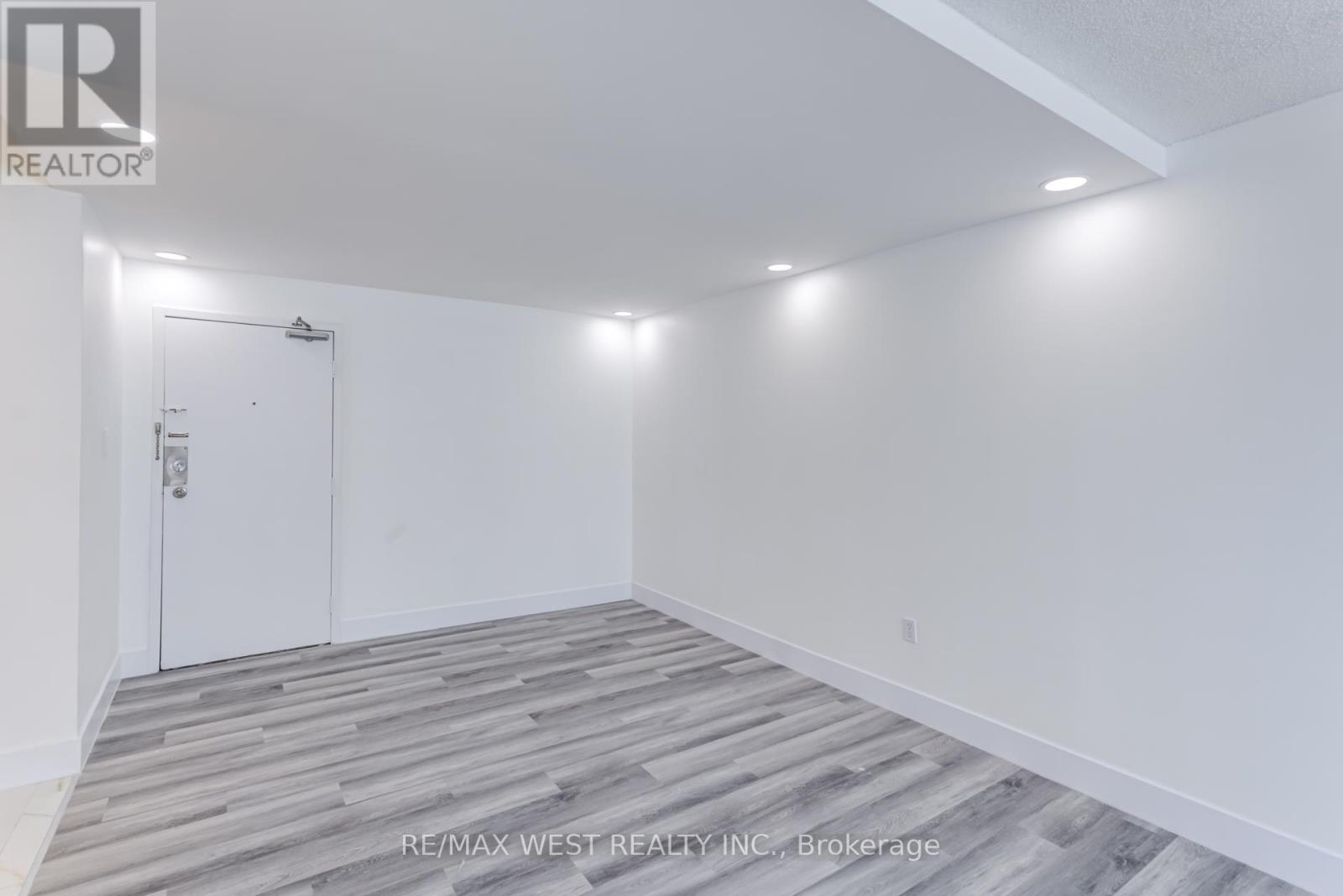 1013 - 390 Dixon Road, Toronto (Kingsview Village-The Westway), Ontario  M9R 1T4 - Photo 11 - W12271258