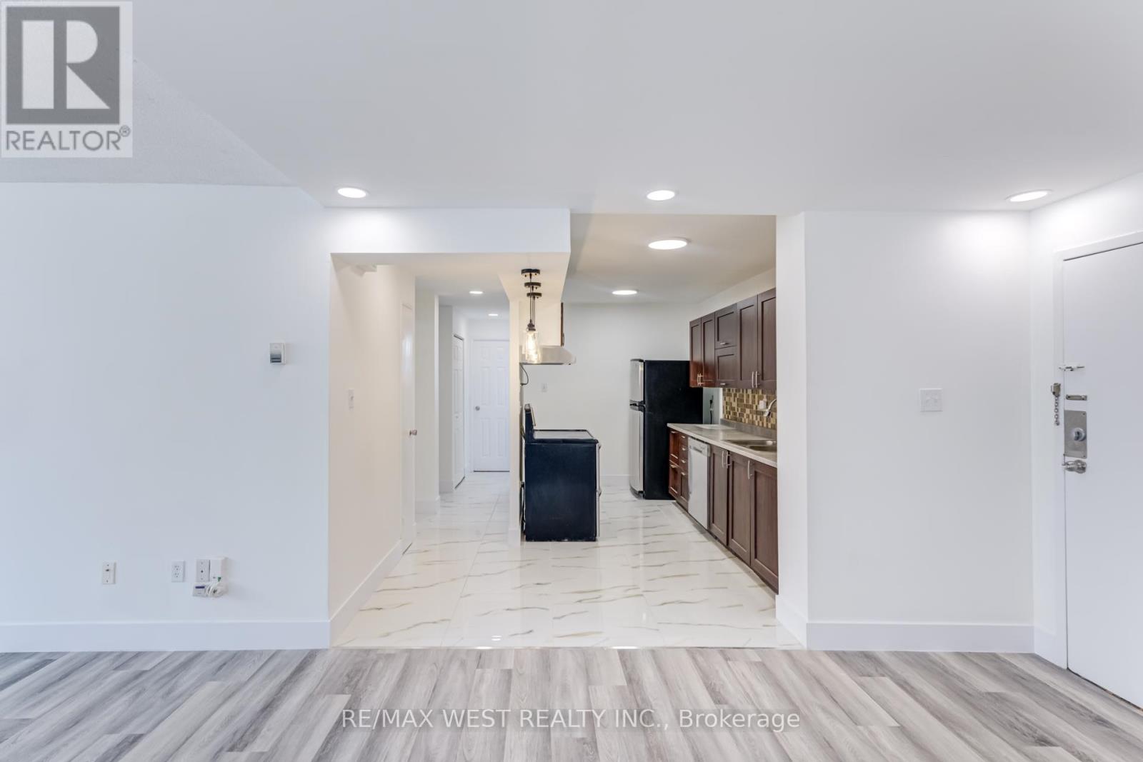 1013 - 390 Dixon Road, Toronto (Kingsview Village-The Westway), Ontario  M9R 1T4 - Photo 12 - W12271258