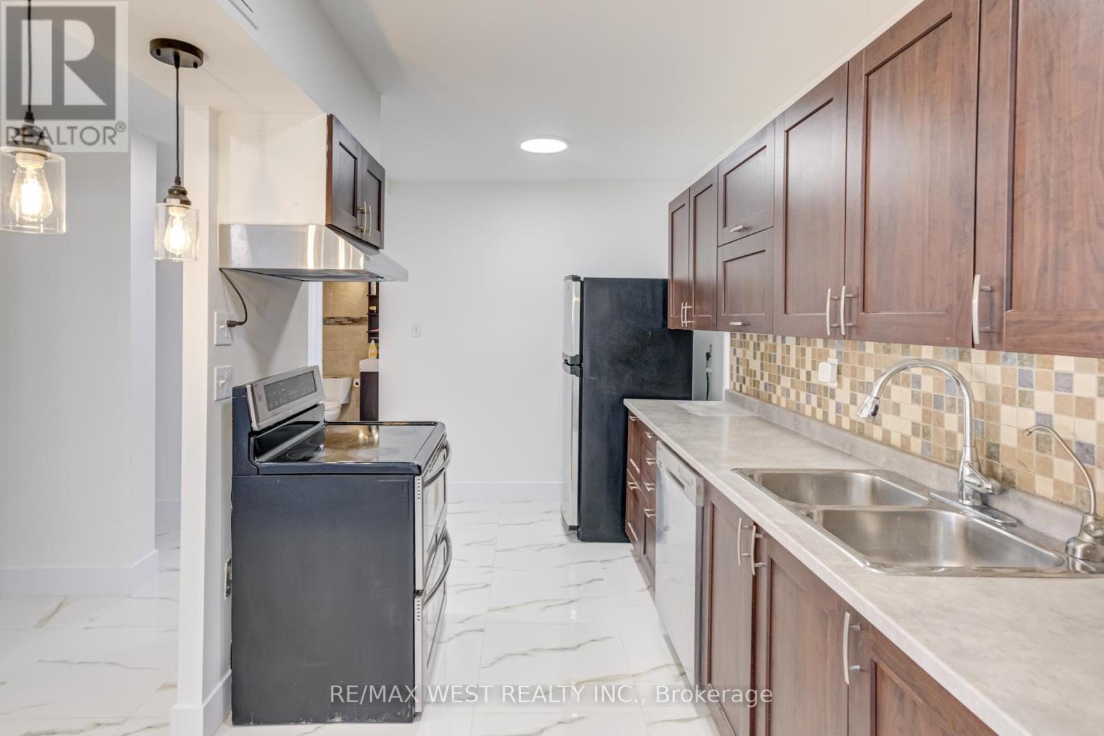 1013 - 390 Dixon Road, Toronto (Kingsview Village-The Westway), Ontario  M9R 1T4 - Photo 14 - W12271258