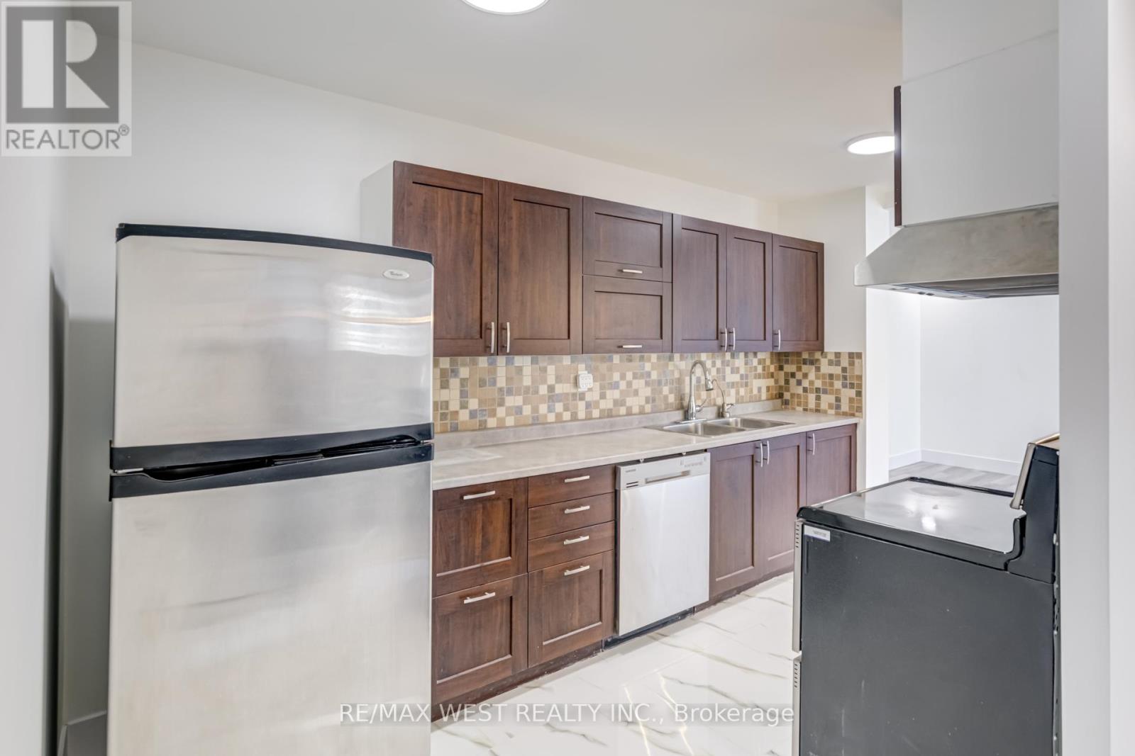 1013 - 390 Dixon Road, Toronto (Kingsview Village-The Westway), Ontario  M9R 1T4 - Photo 15 - W12271258