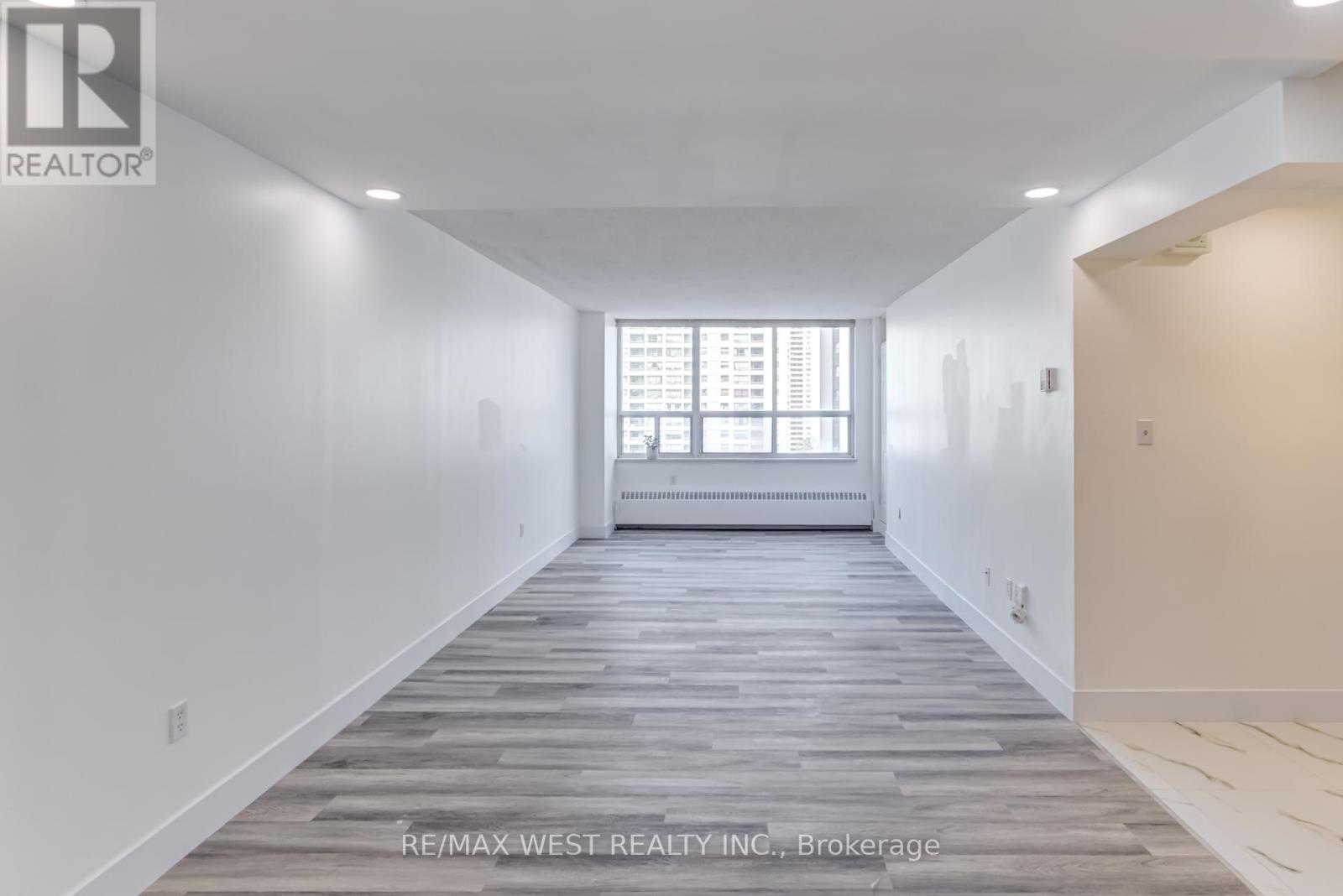 Property at 1013 - 390 DIXON ROAD image 3