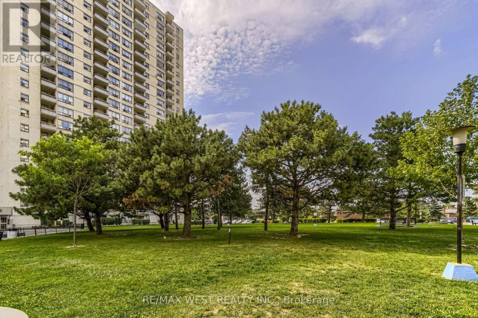 1013 - 390 Dixon Road, Toronto (Kingsview Village-The Westway), Ontario  M9R 1T4 - Photo 39 - W12271258