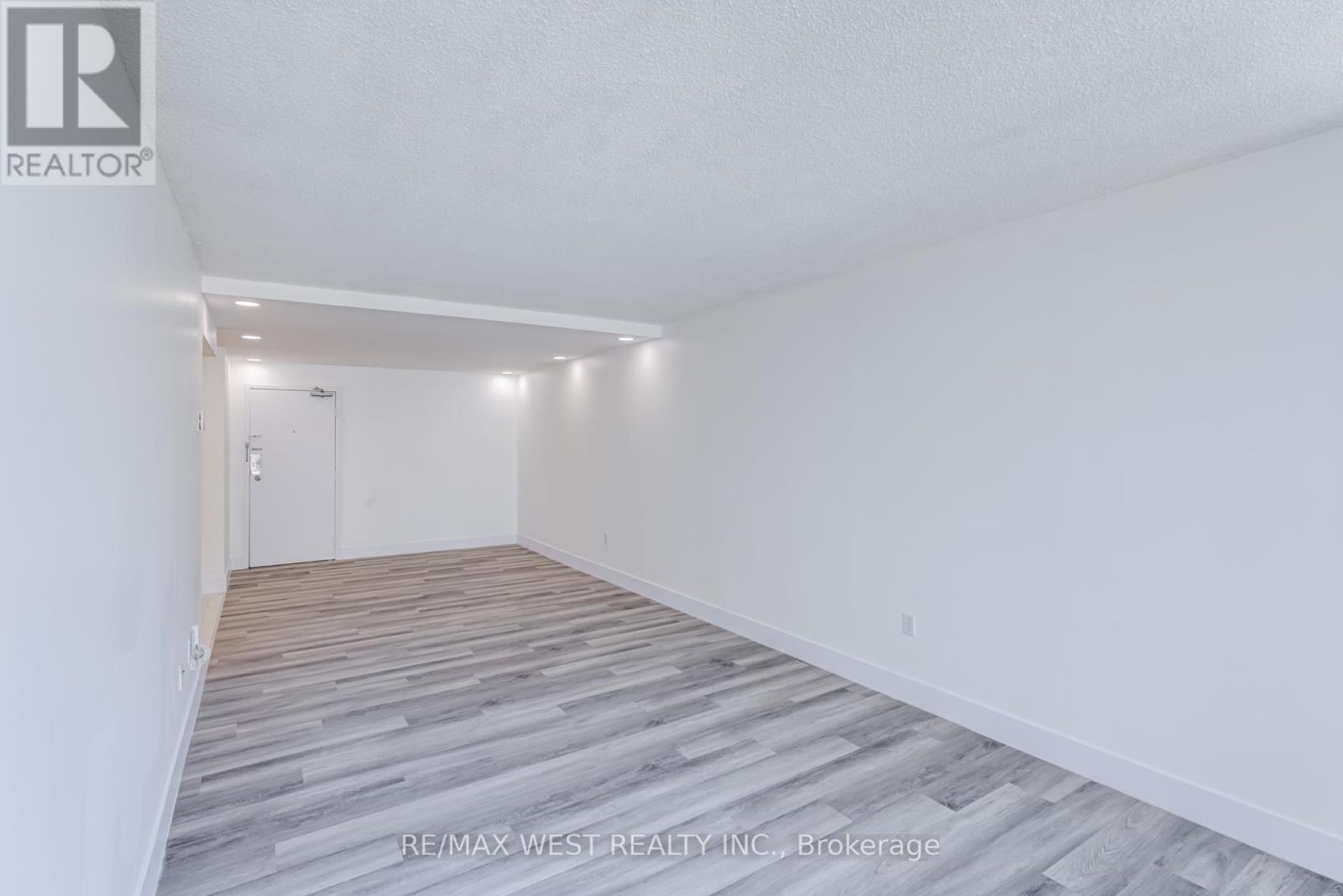 1013 - 390 Dixon Road, Toronto (Kingsview Village-The Westway), Ontario  M9R 1T4 - Photo 6 - W12271258