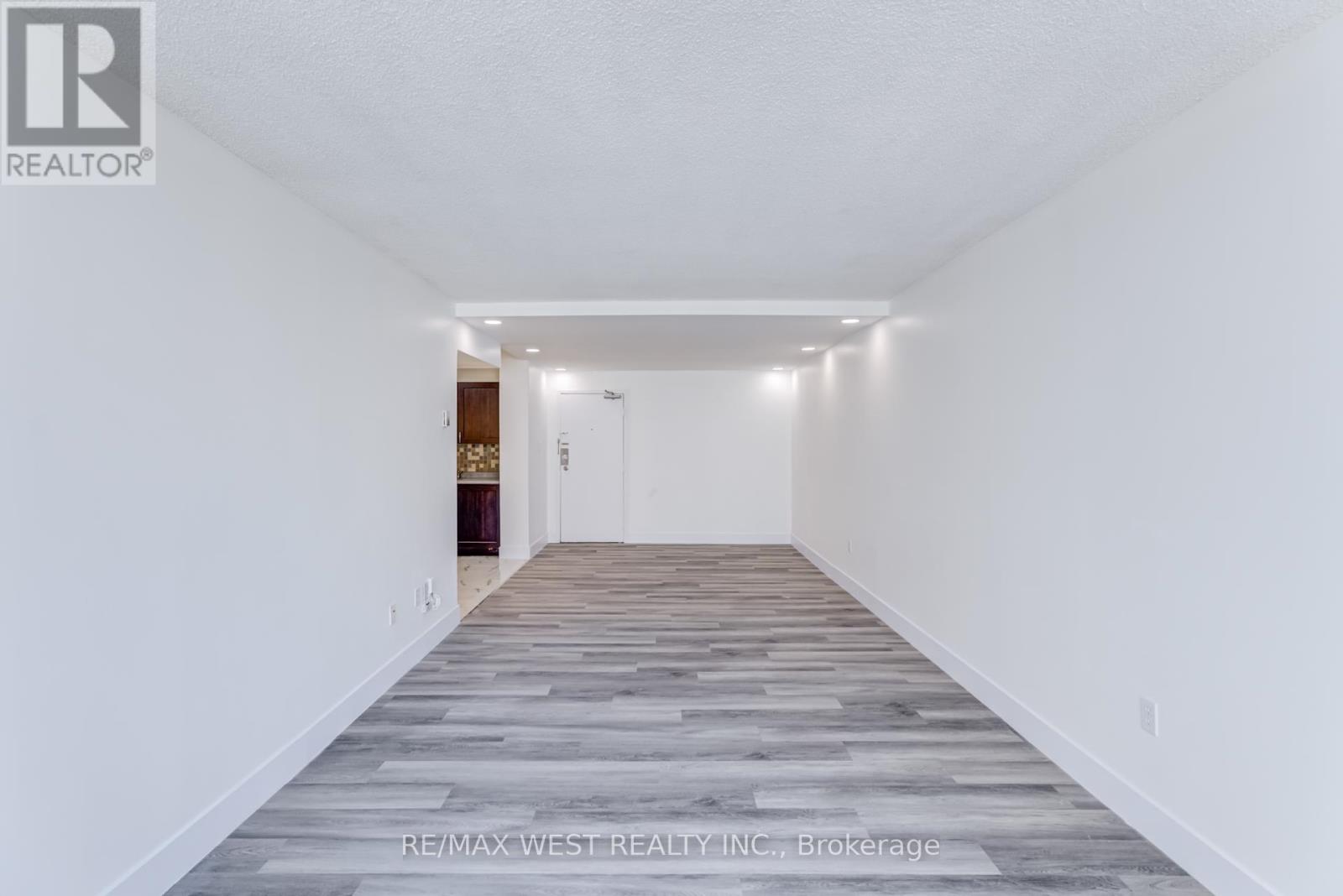 1013 - 390 Dixon Road, Toronto (Kingsview Village-The Westway), Ontario  M9R 1T4 - Photo 9 - W12271258