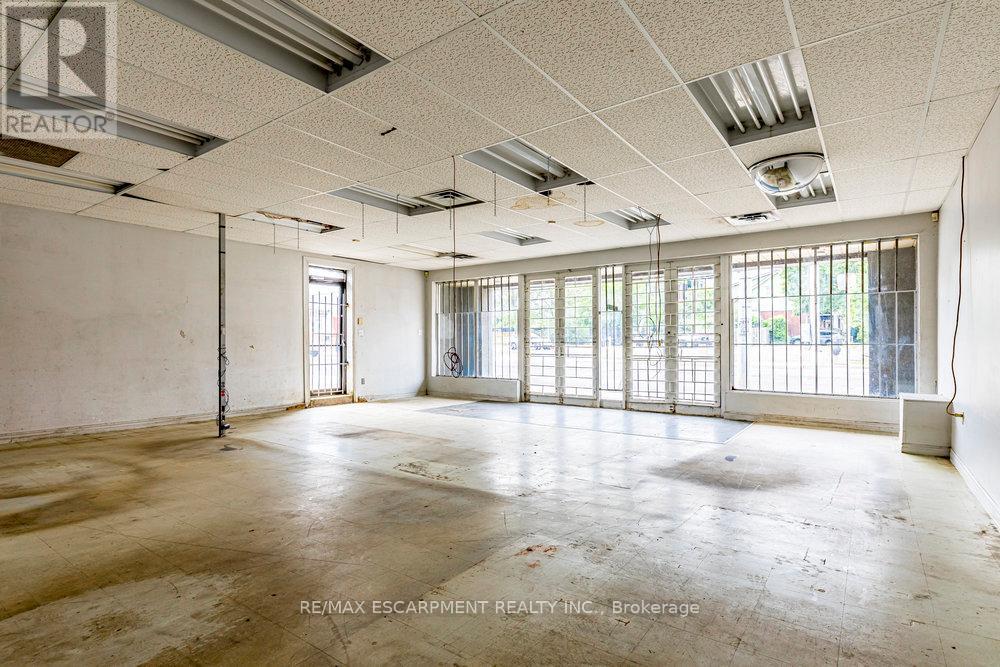 955 Barton Street E, Hamilton (Crown Point), Ontario  L8L 3C4 - Photo 4 - X12271290