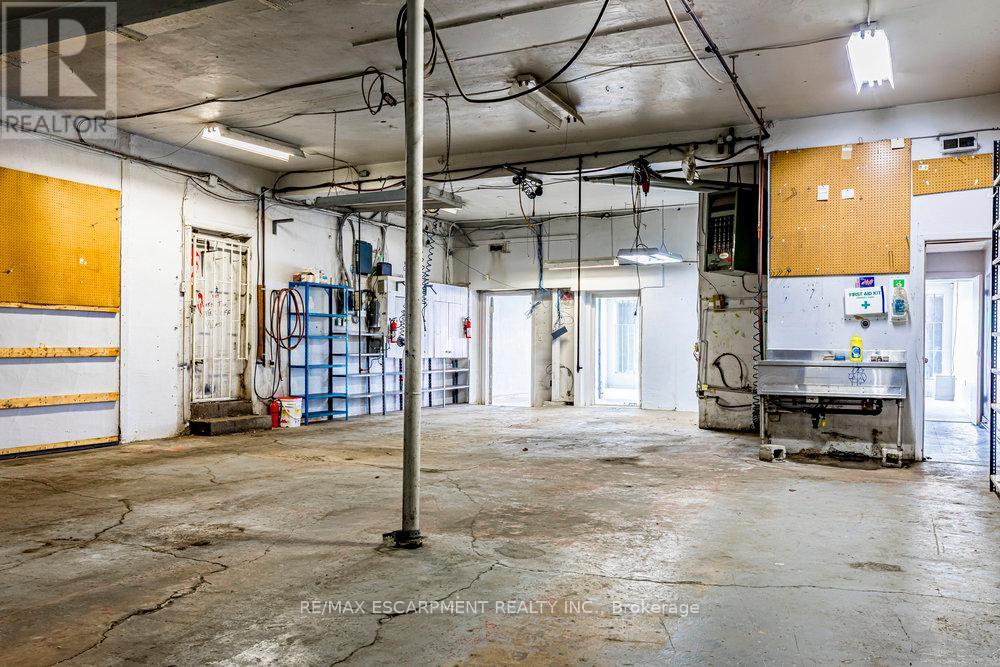955 Barton Street E, Hamilton (Crown Point), Ontario  L8L 3C4 - Photo 8 - X12271290