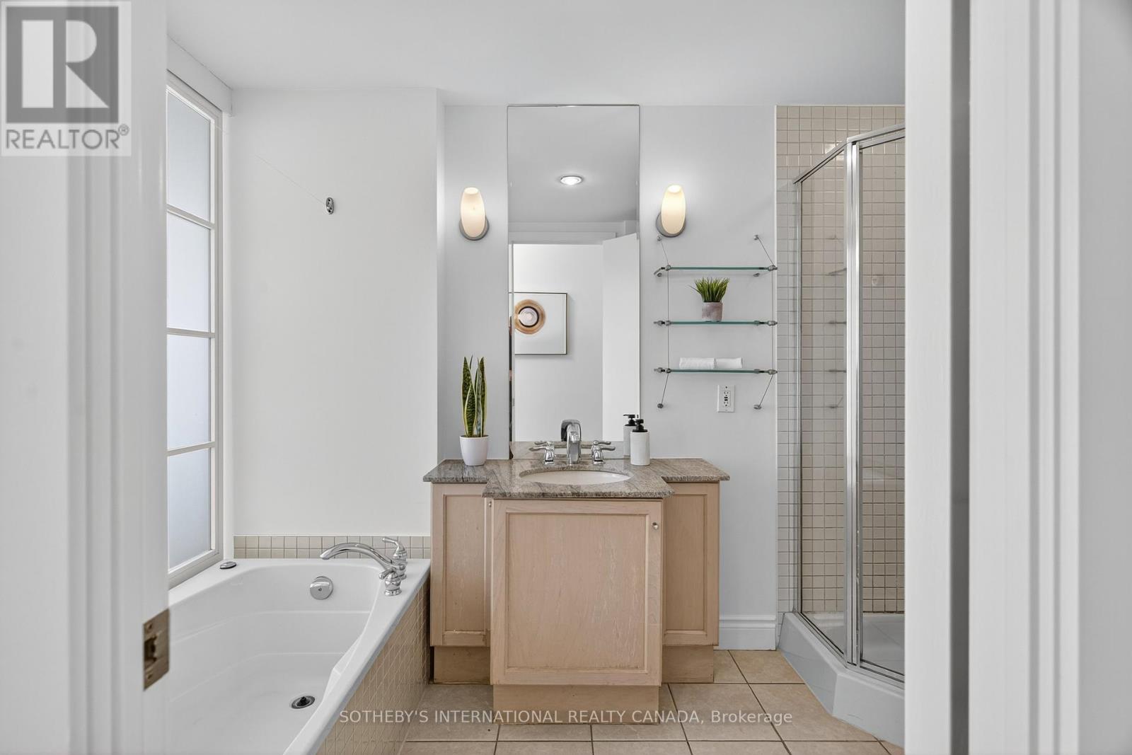 405w - 500 Queens Quay W, Toronto, Ontario  M5V 3K8 - Photo 27 - C12271281