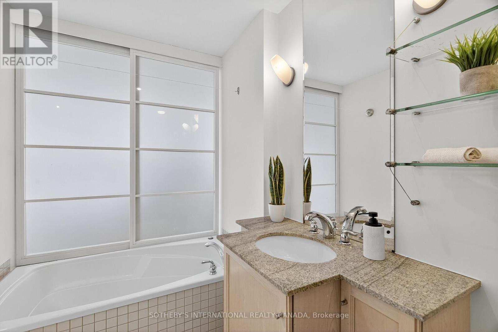 405w - 500 Queens Quay W, Toronto, Ontario  M5V 3K8 - Photo 28 - C12271281