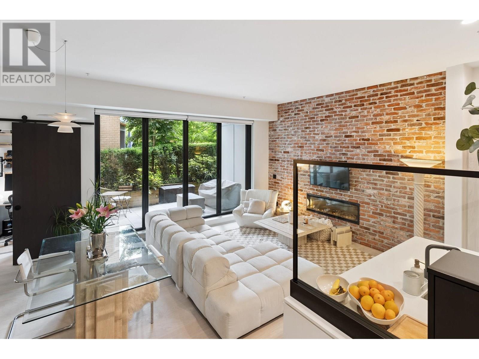 109 300 Salter Street, New Westminster, British Columbia  V3M 0L9 - Photo 2 - R3024314