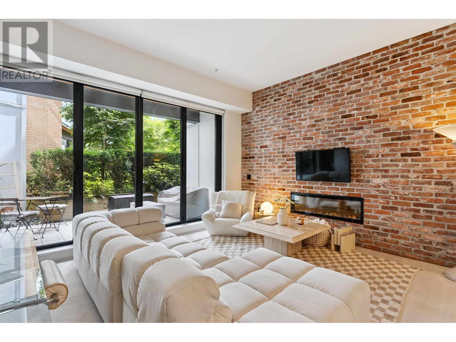 109 300 Salter Street, New Westminster, British Columbia  V3M 0L9 - Photo 1 - R3024314