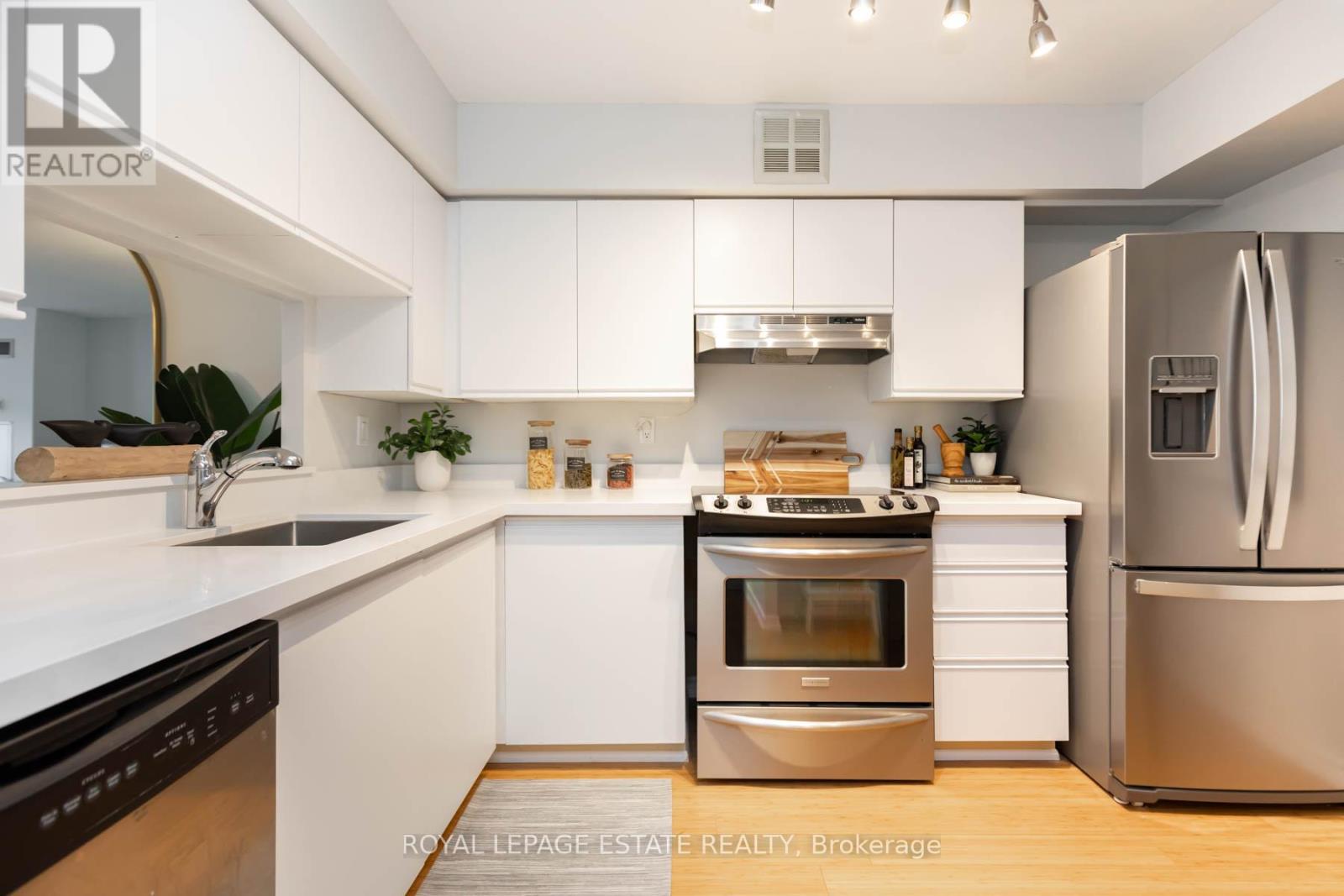 604 - 4 Park Vista Drive, Toronto (O'connor-Parkview), Ontario  M4B 3M8 - Photo 14 - E12271421