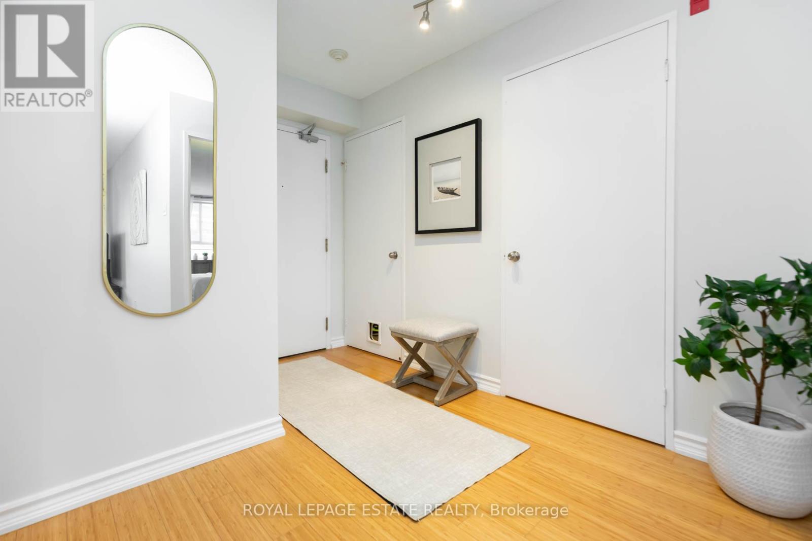 604 - 4 Park Vista Drive, Toronto (O'connor-Parkview), Ontario  M4B 3M8 - Photo 3 - E12271421