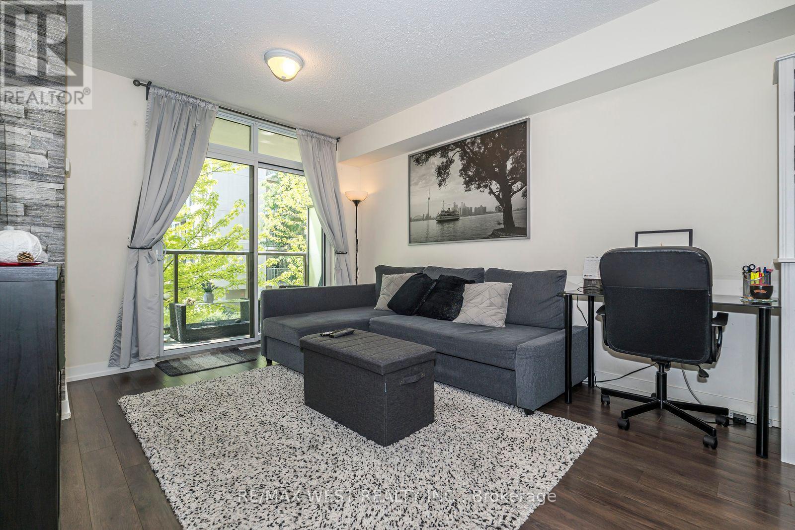 209 - 816 Lansdowne Avenue, Toronto, Ontario  M6H 4K6 - Photo 10 - W12271414