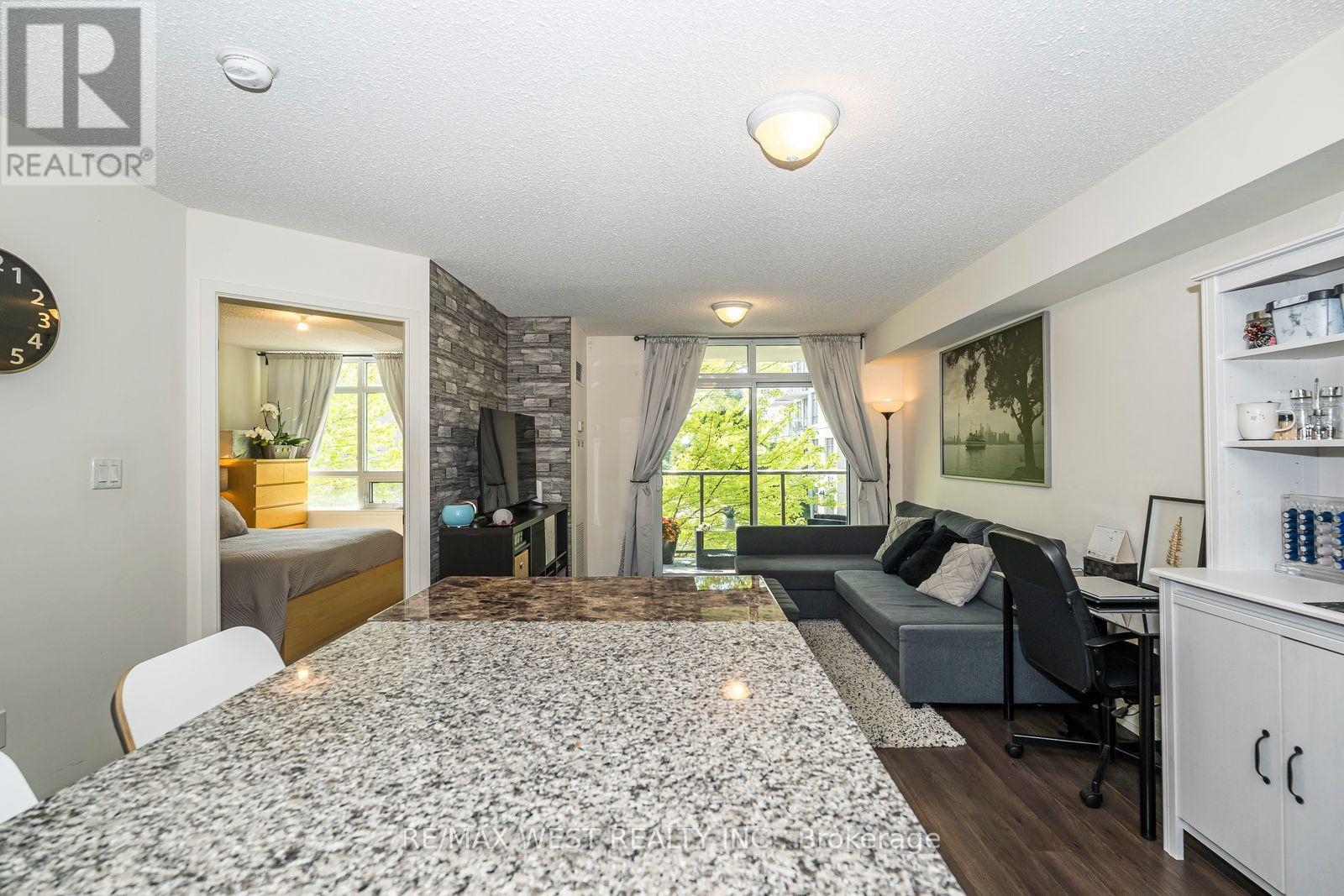 209 - 816 Lansdowne Avenue, Toronto, Ontario  M6H 4K6 - Photo 11 - W12271414