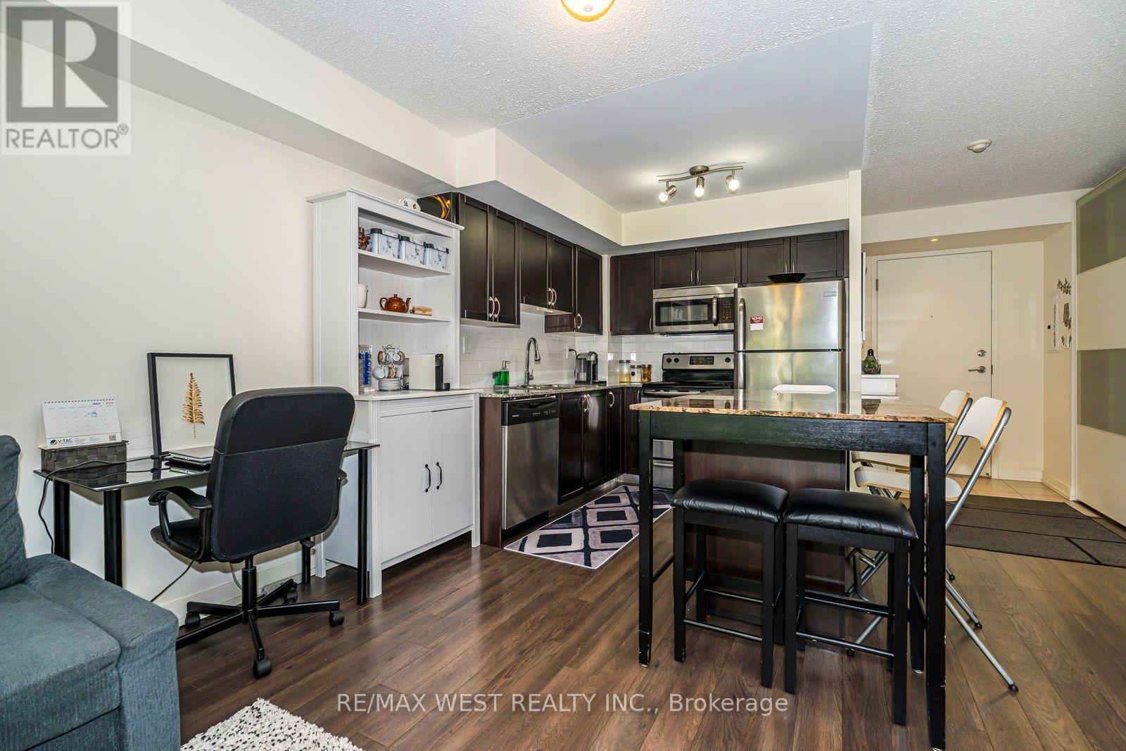 209 - 816 Lansdowne Avenue, Toronto, Ontario  M6H 4K6 - Photo 8 - W12271414