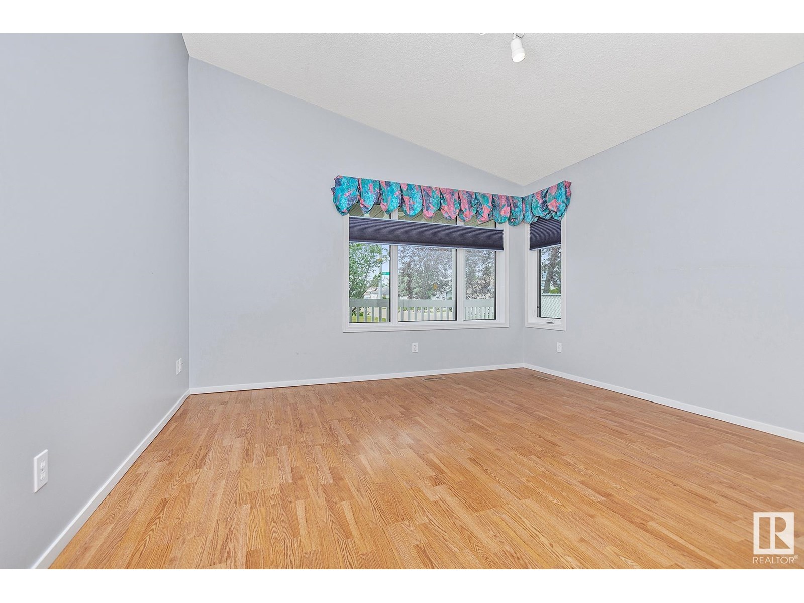 Property at 13145 137 ST NW image 2
