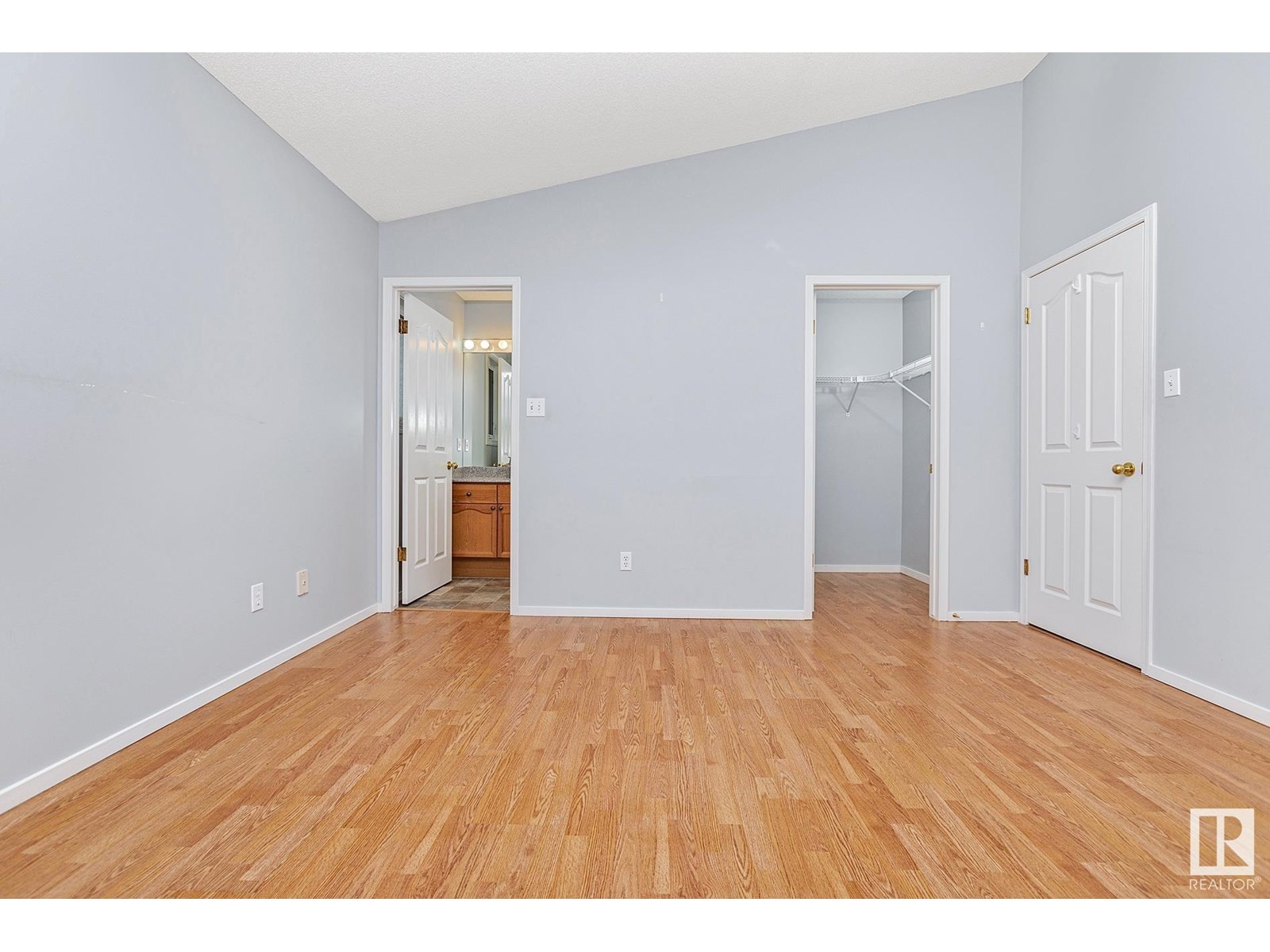 Property at 13145 137 ST NW image 4