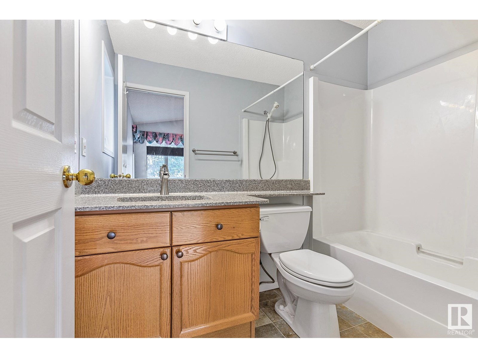 Property at 13145 137 ST NW image 5