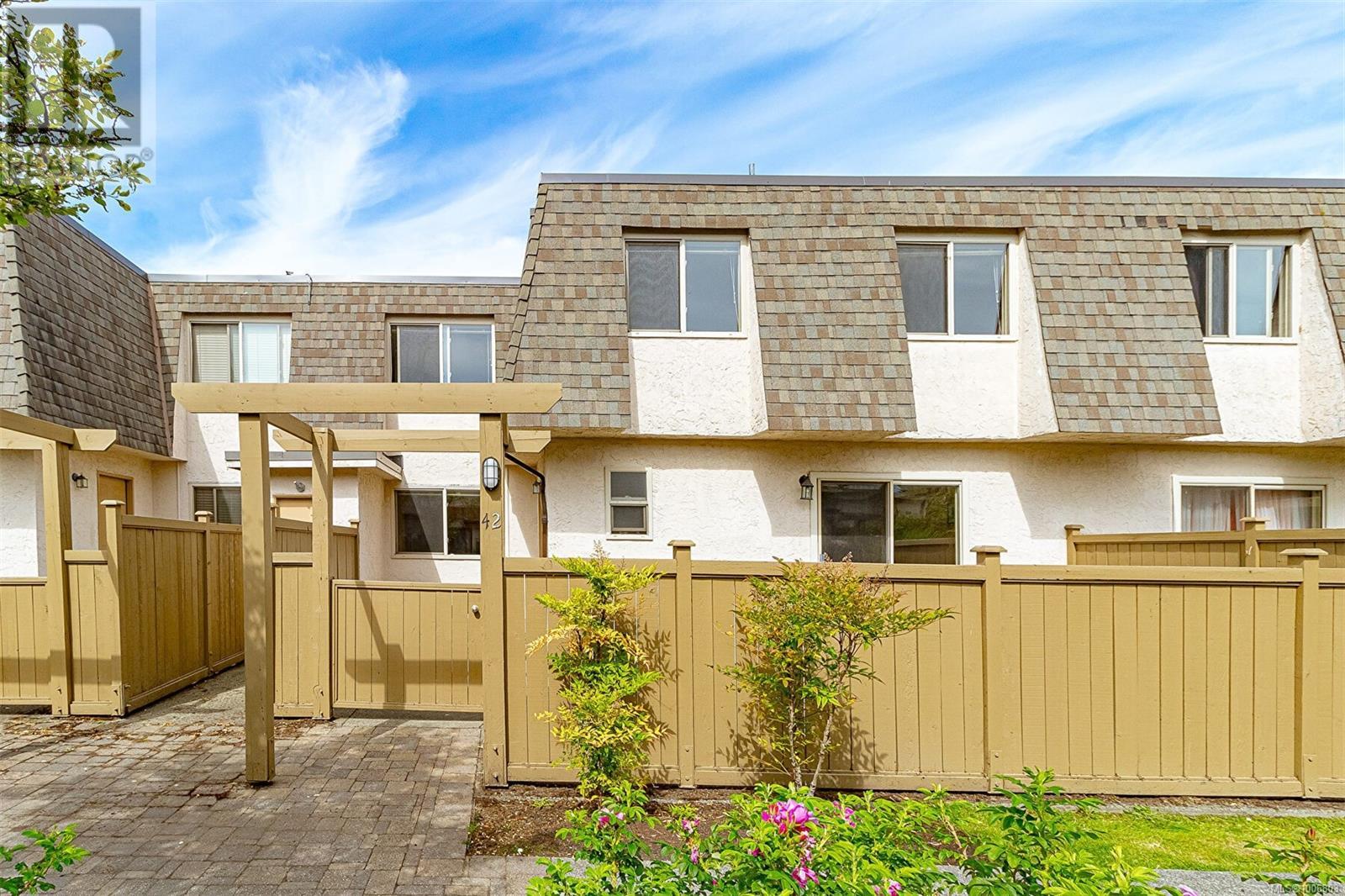 Property at 42 4061 Larchwood Dr image 3