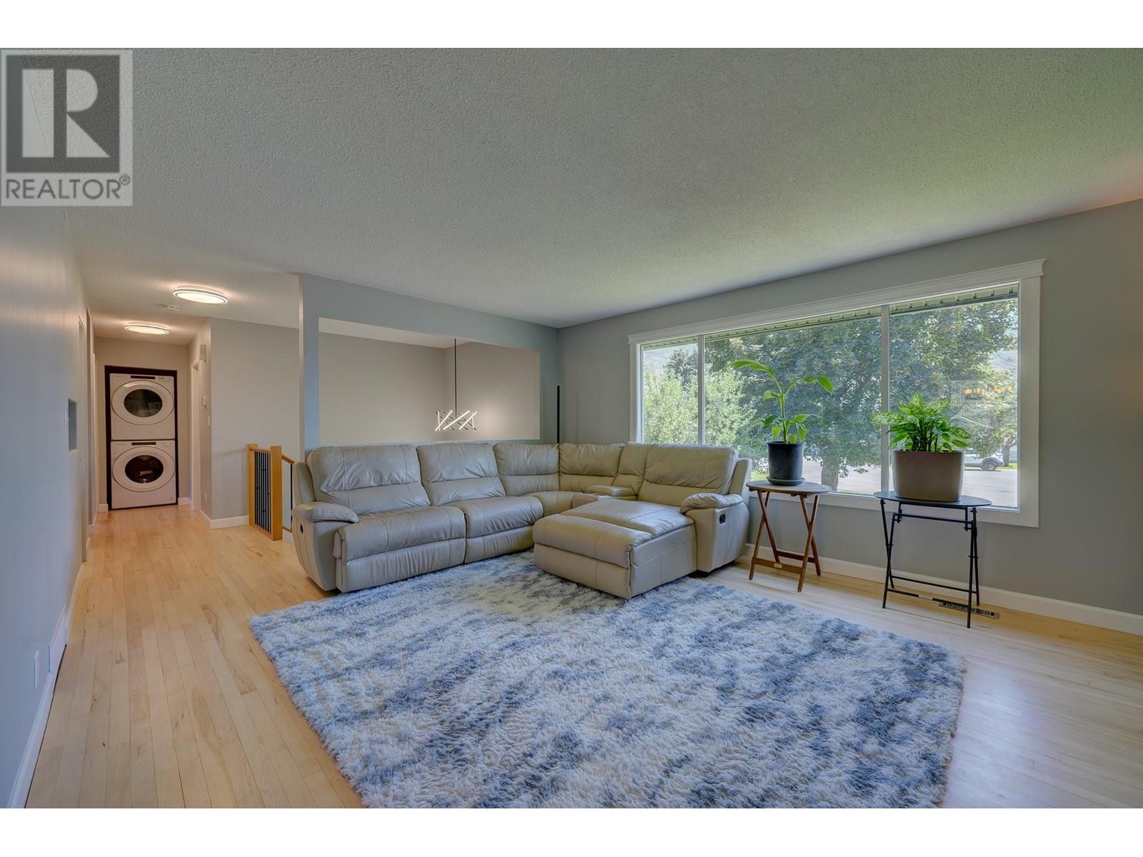 Property at 870 SUMAC Place image 5