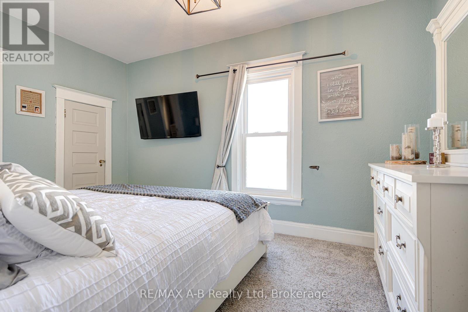 2 Loveys Street E, East Zorra-Tavistock, Ontario  N0J 1L0 - Photo 31 - X12271486