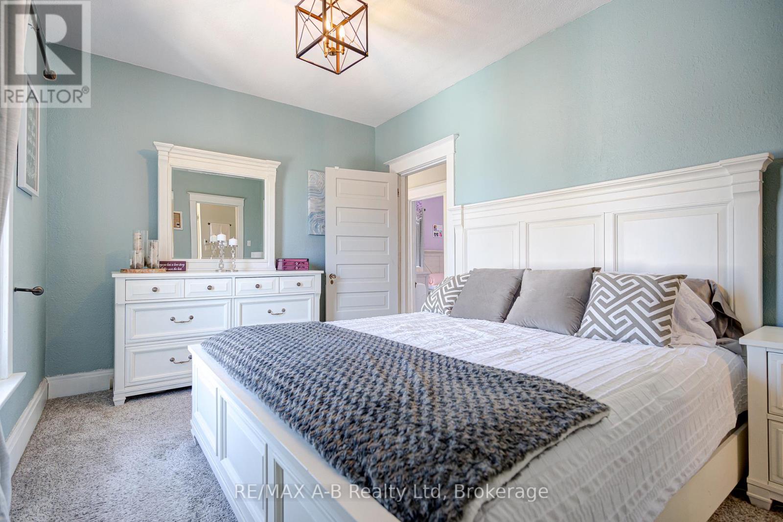 2 Loveys Street E, East Zorra-Tavistock, Ontario  N0J 1L0 - Photo 33 - X12271486