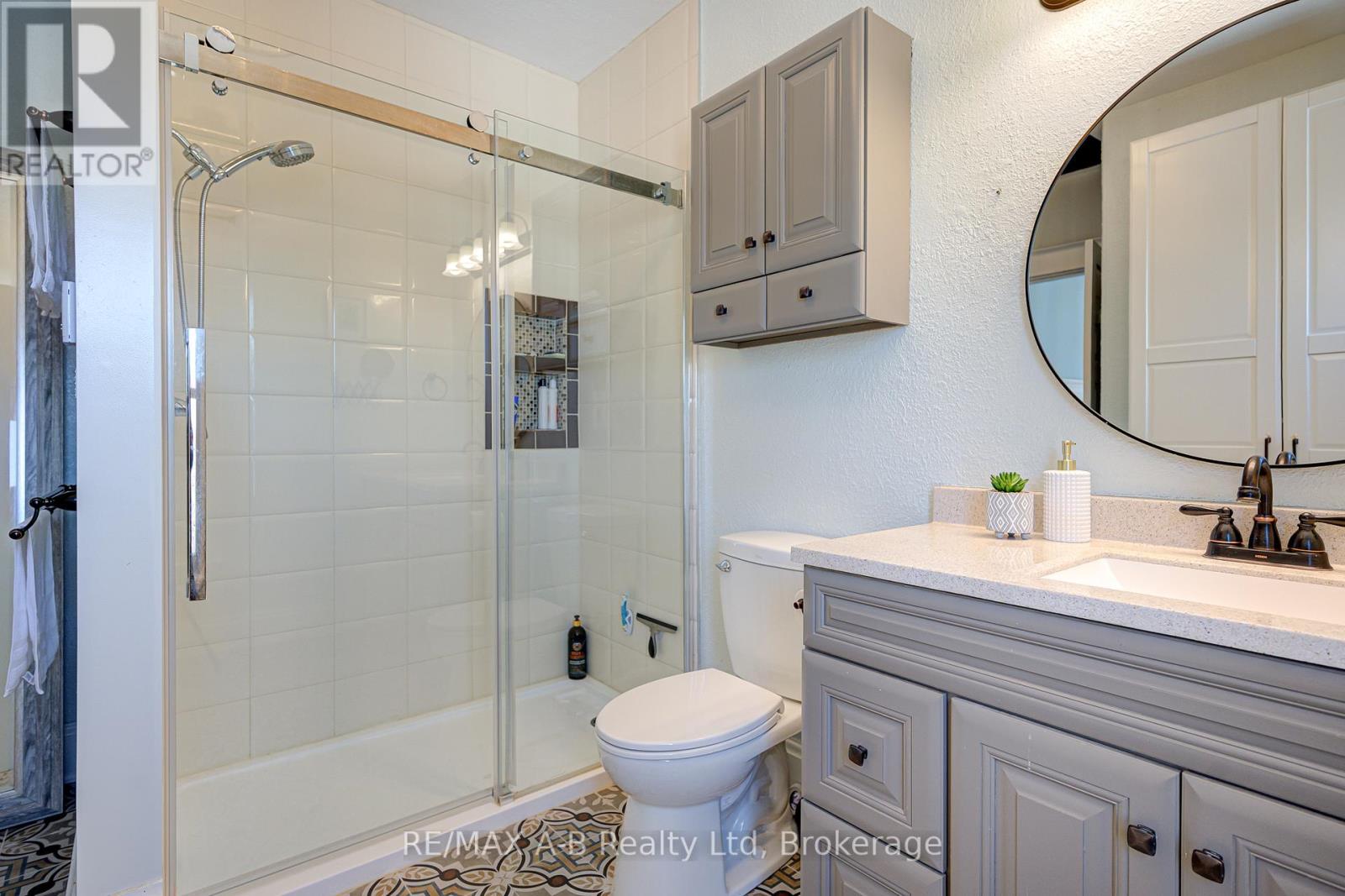 2 Loveys Street E, East Zorra-Tavistock, Ontario  N0J 1L0 - Photo 35 - X12271486