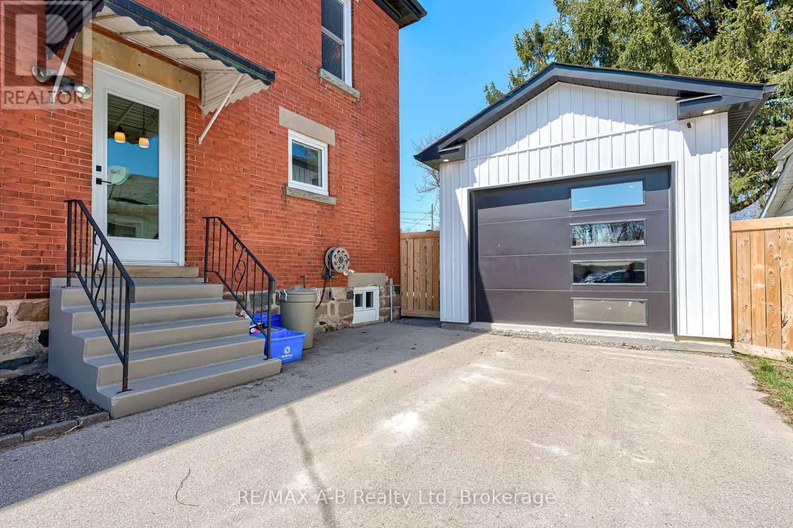 2 Loveys Street E, East Zorra-Tavistock, Ontario  N0J 1L0 - Photo 6 - X12271486