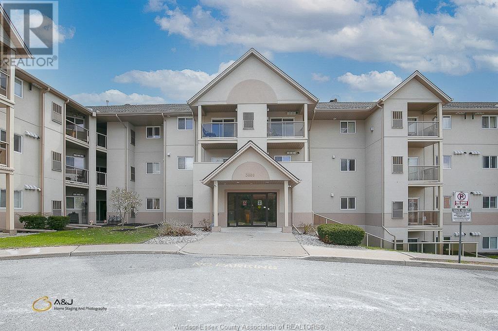MLS# 25017274: 3000 SANDWICH STREET Unit# 411, Windsor, Canada