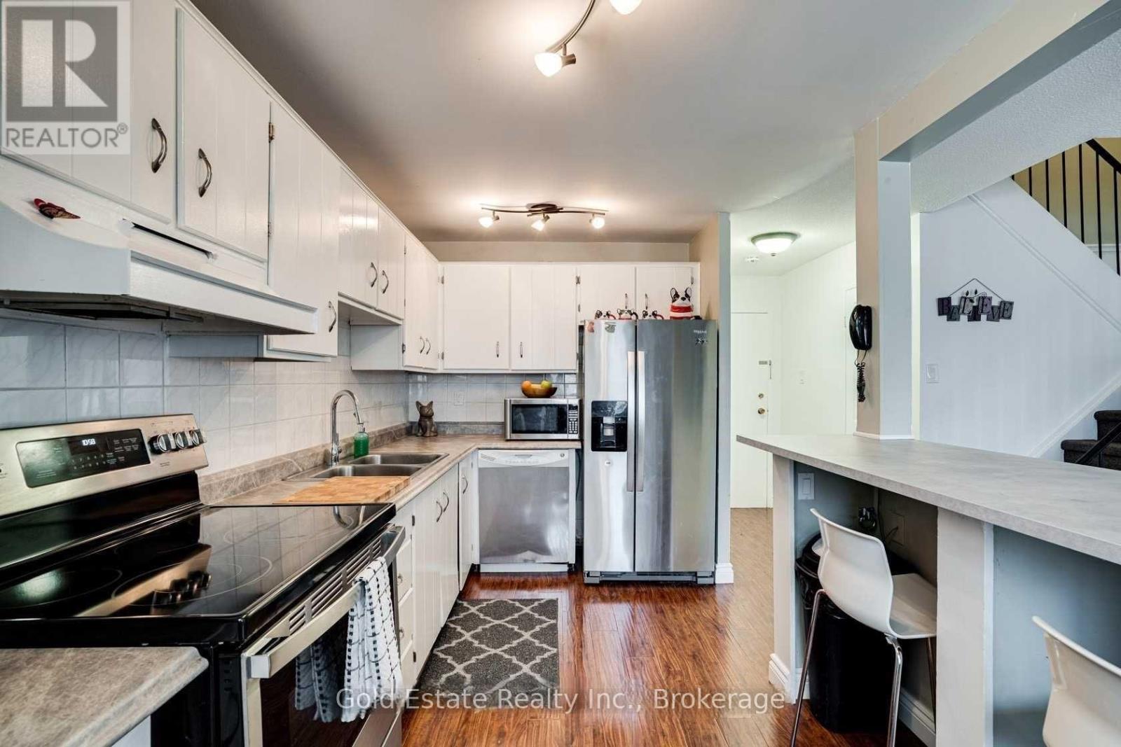165 - 1066 Falgarwood Drive, Oakville (Fa Falgarwood), Ontario  L6H 2P3 - Photo 10 - W12271466