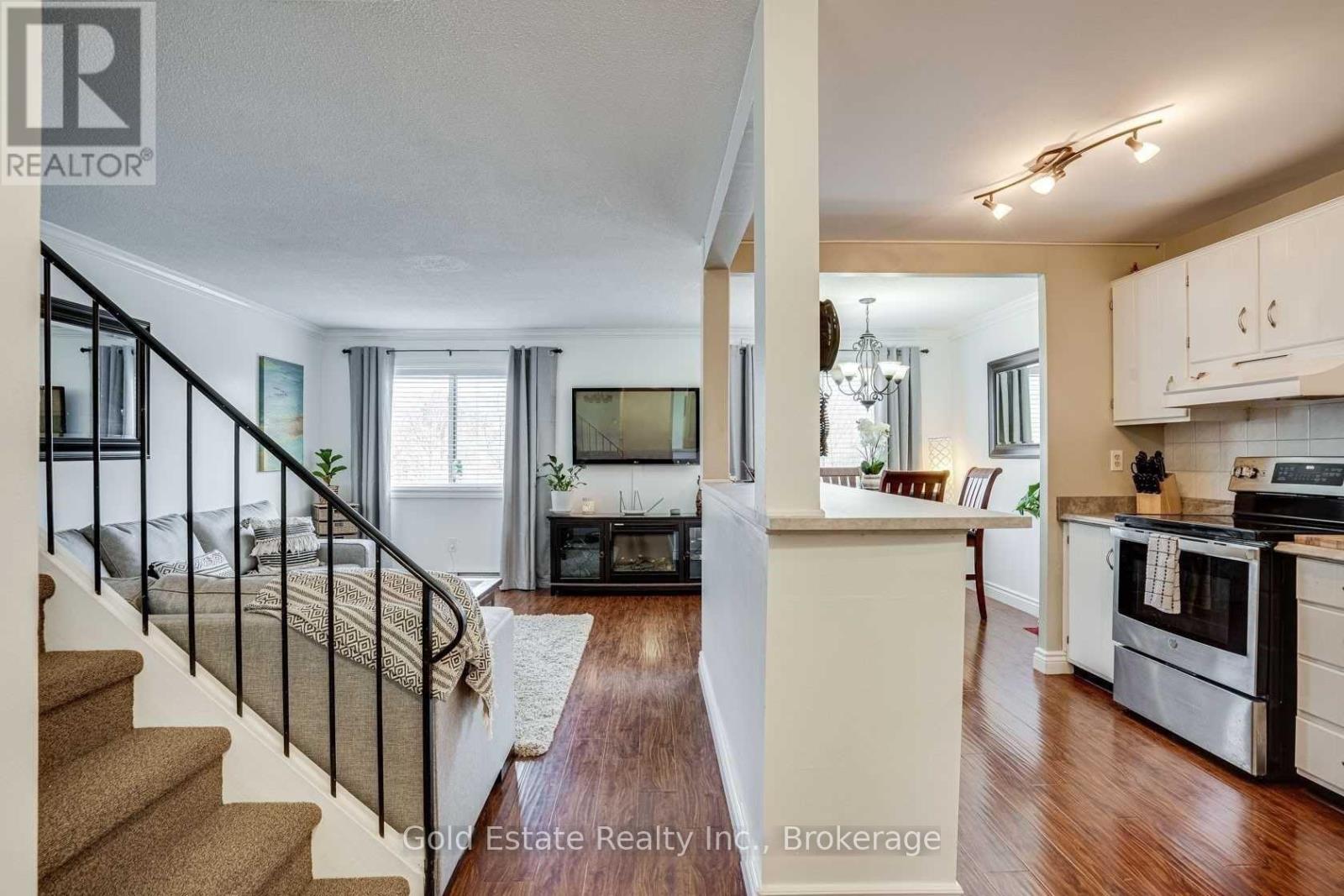 165 - 1066 Falgarwood Drive, Oakville (Fa Falgarwood), Ontario  L6H 2P3 - Photo 6 - W12271466